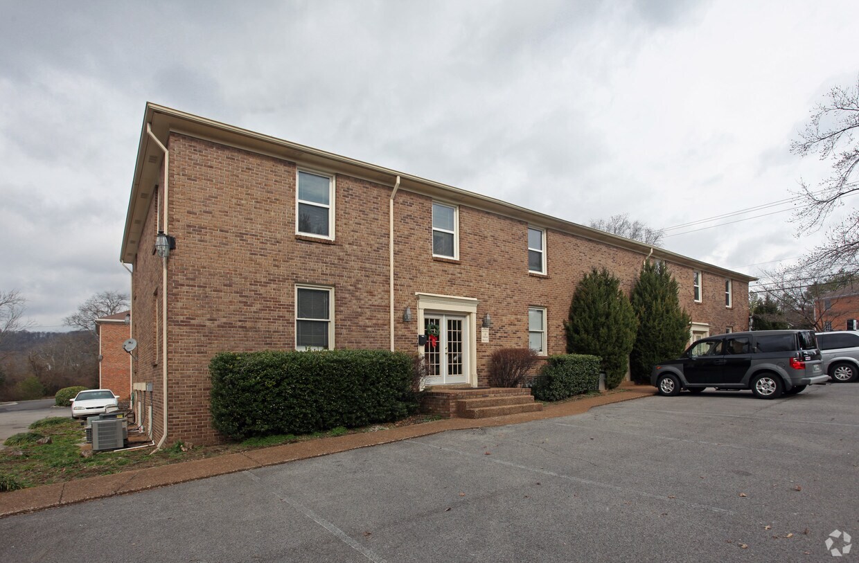 233 Wilson Pike Cir Property Photo 2