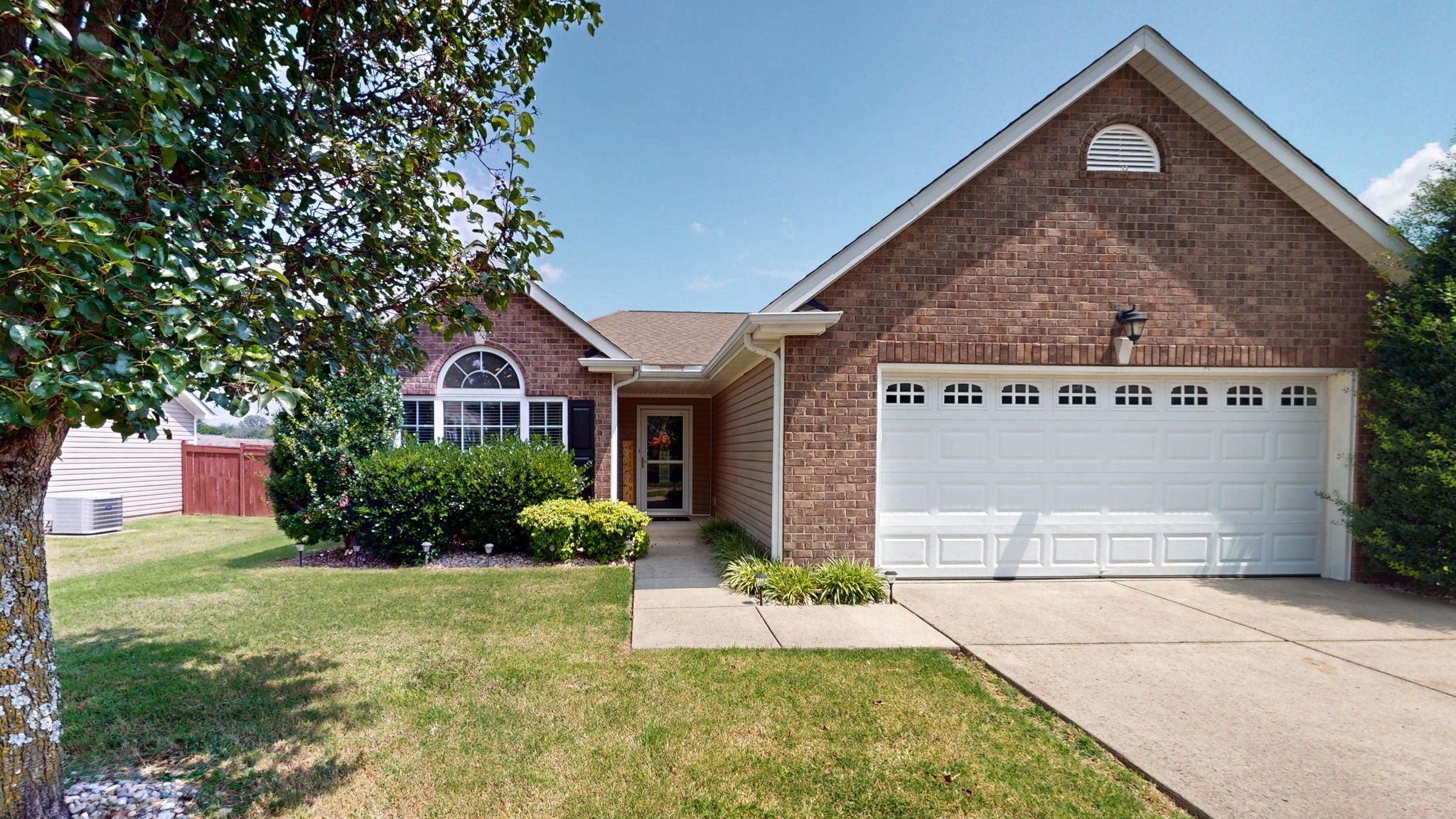 1469 Woodside Dr Property Photo 1