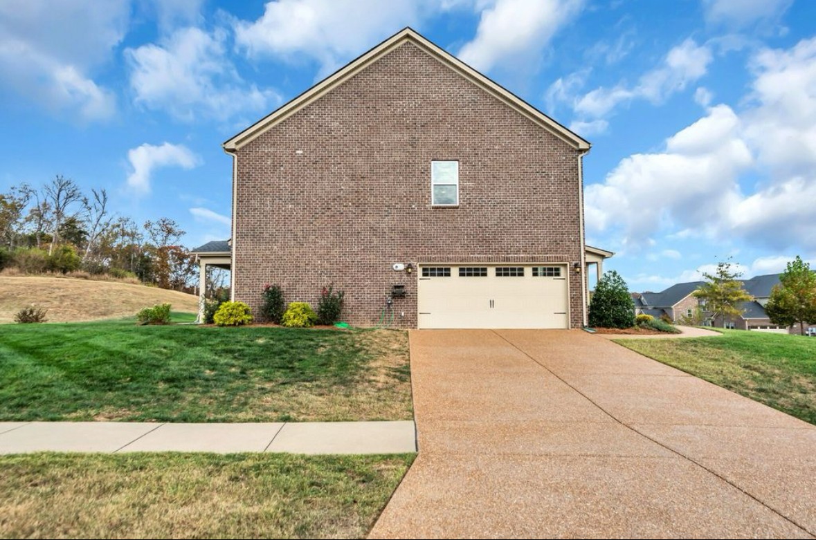1220 Boxthorn Dr Property Photo 19