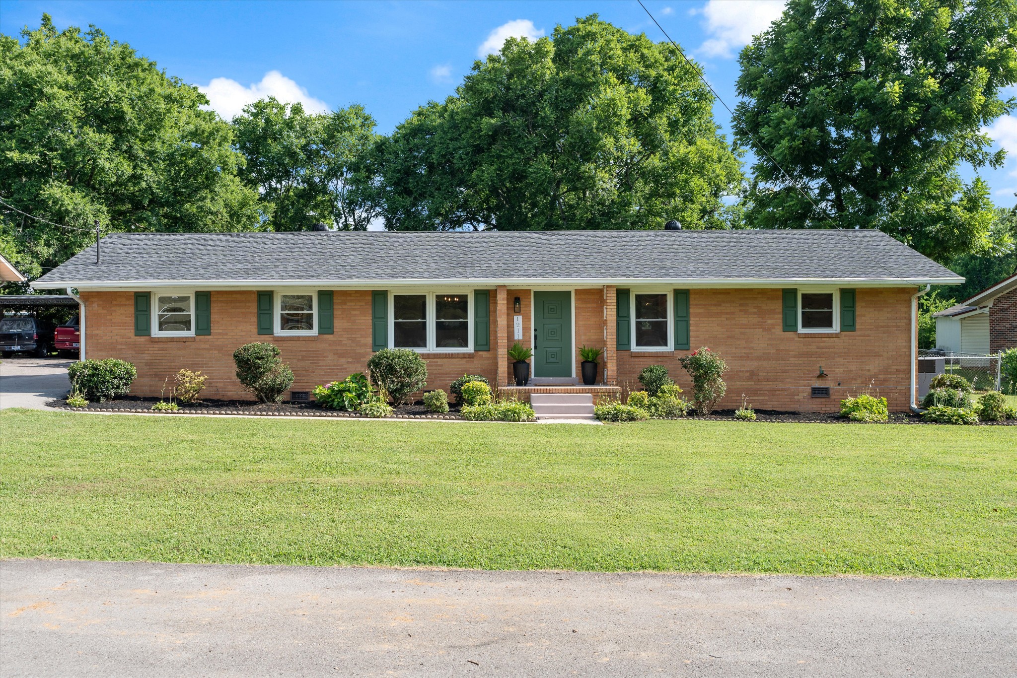 1211 Taylor Pl Property Photo 3