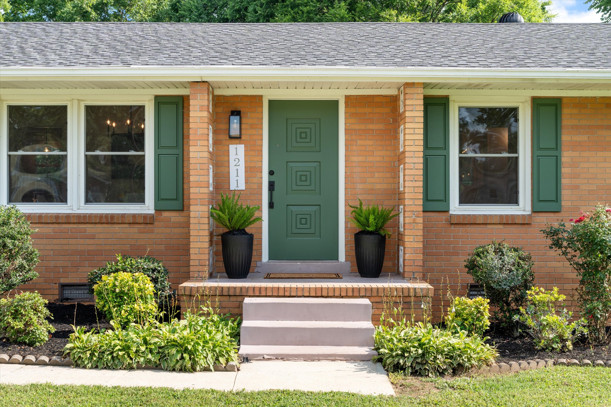1211 Taylor Pl Property Photo 5