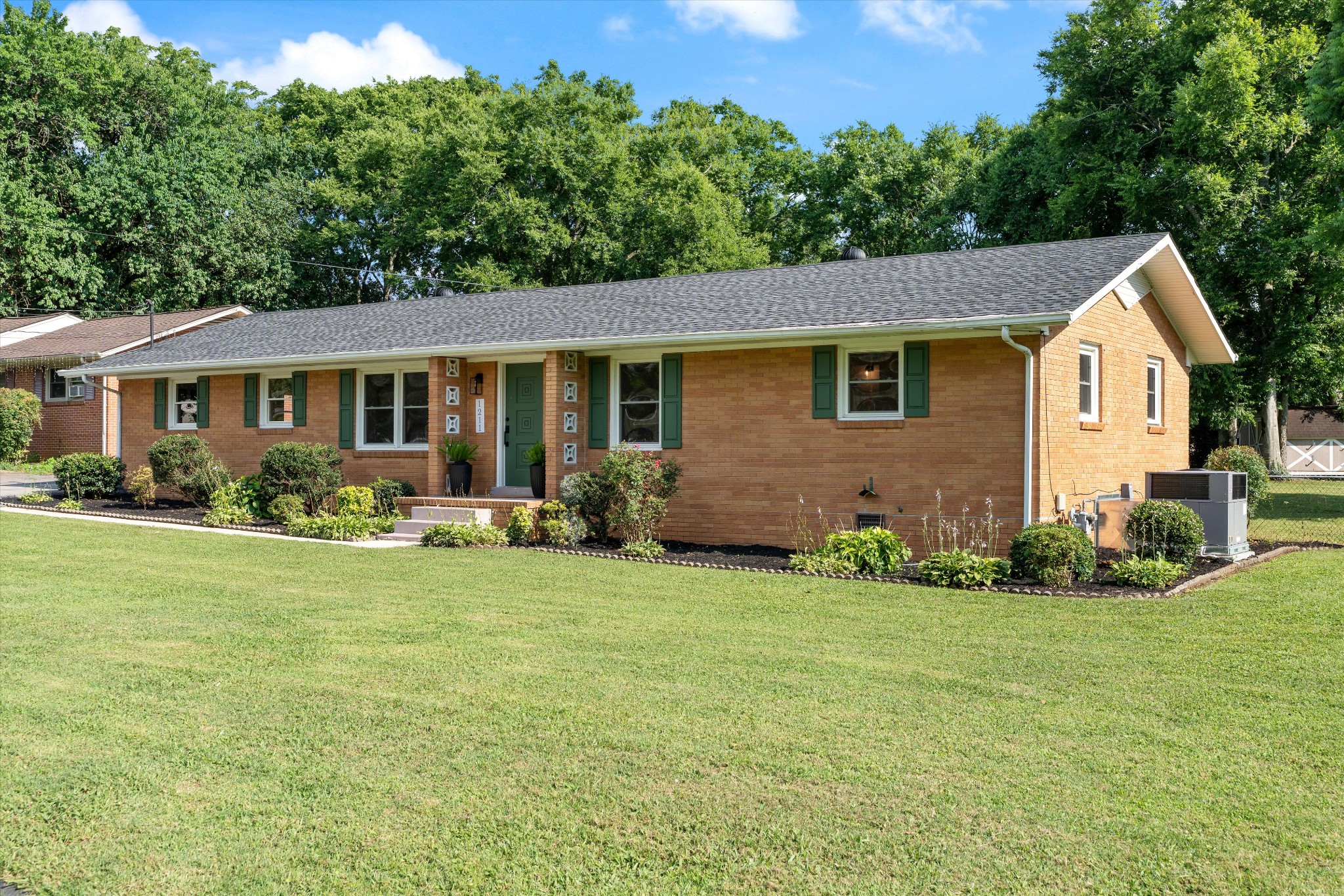 1211 Taylor Pl Property Photo 6