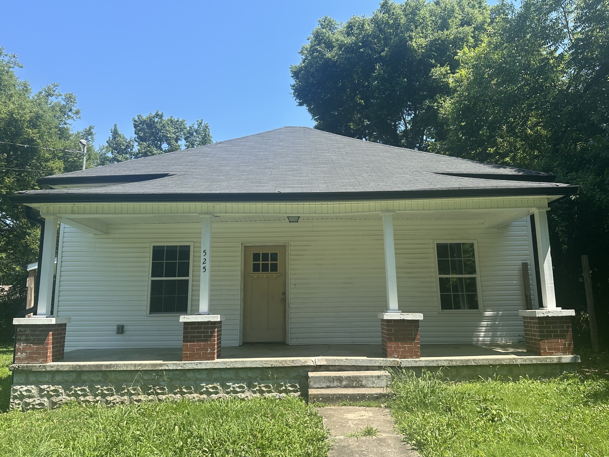 525 Oak St Property Photo 1