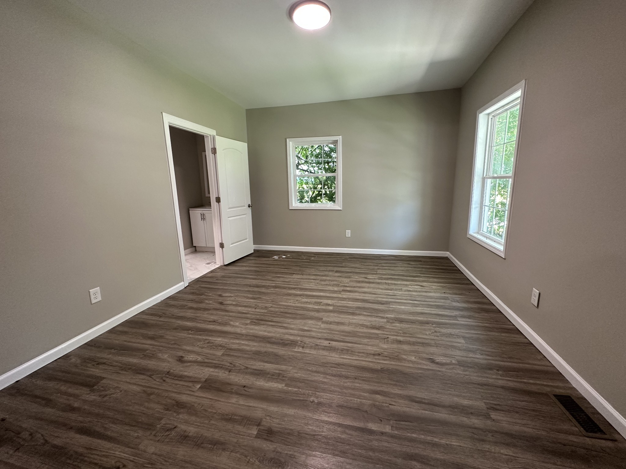 525 Oak St Property Photo 10