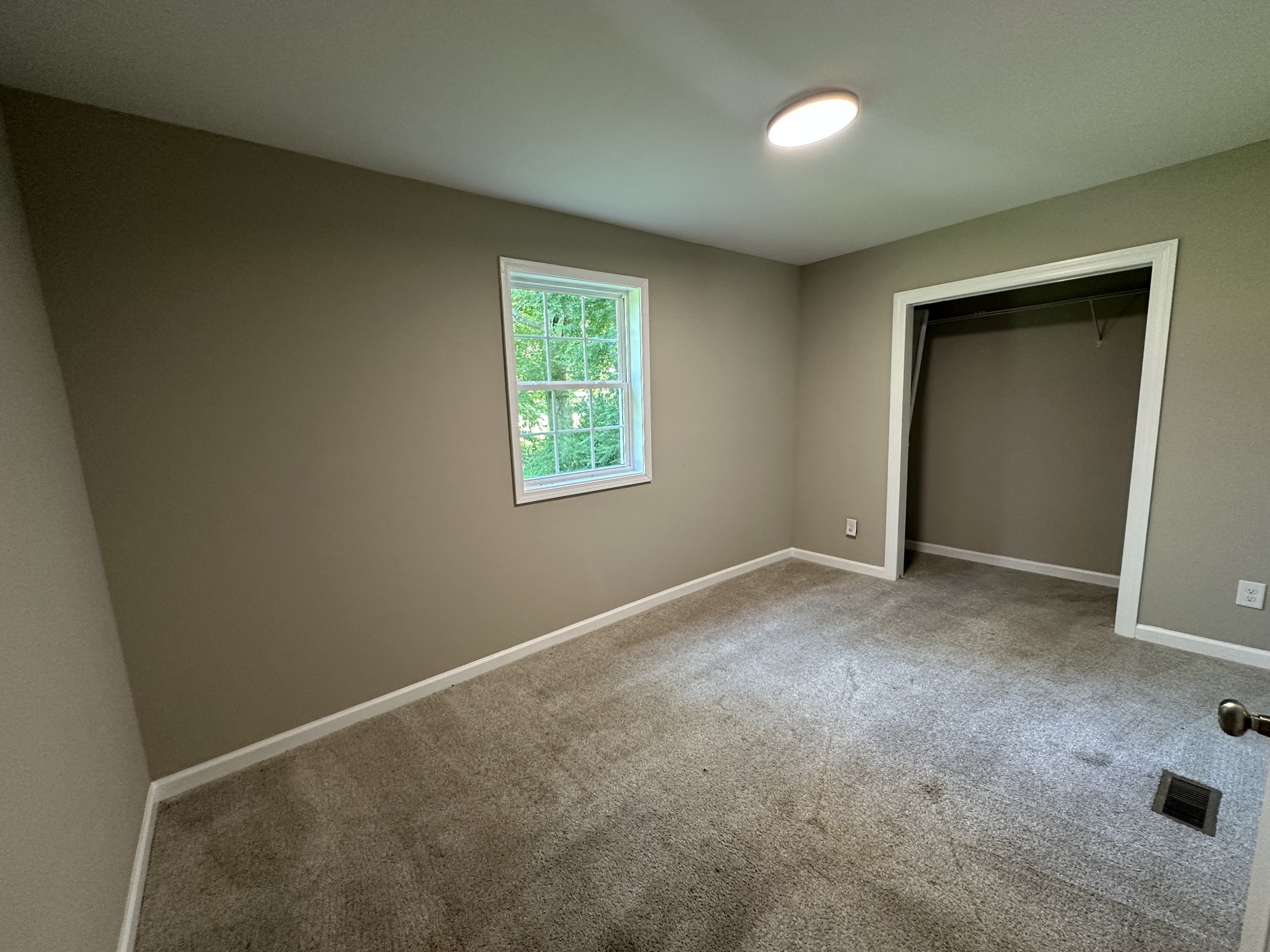 525 Oak St Property Photo 13