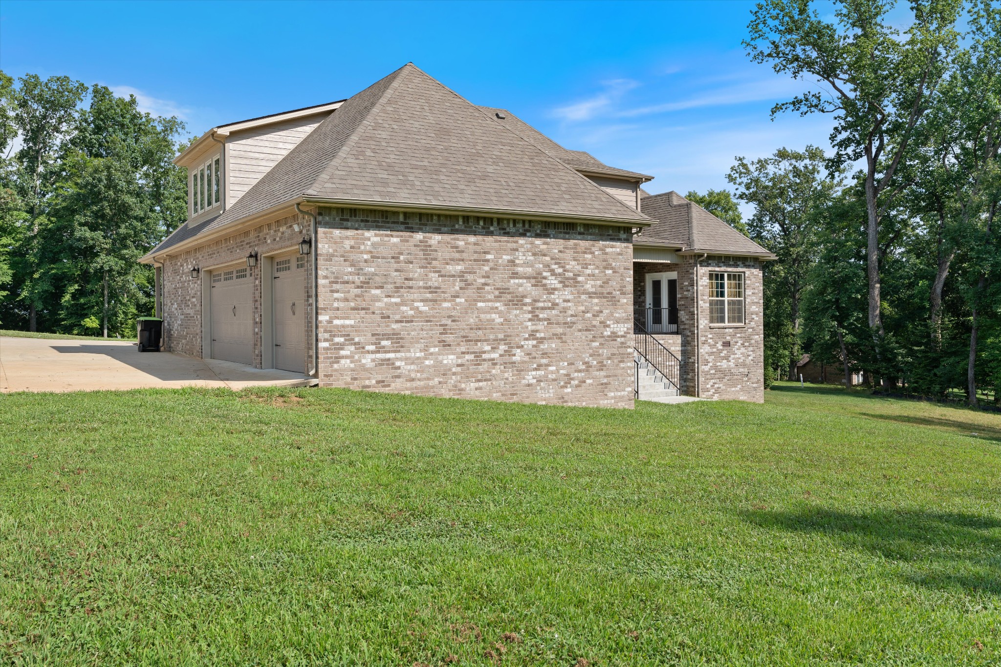823 Shady Bluff Trail Property Photo 4