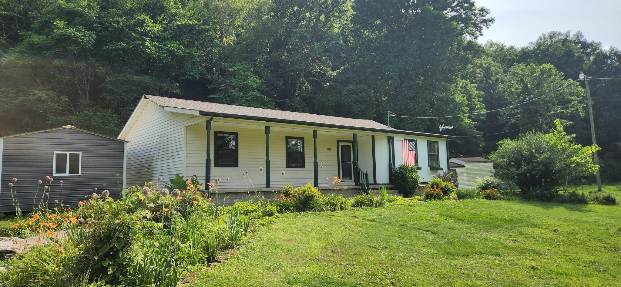 2877 Bryant Rd Property Photo 2