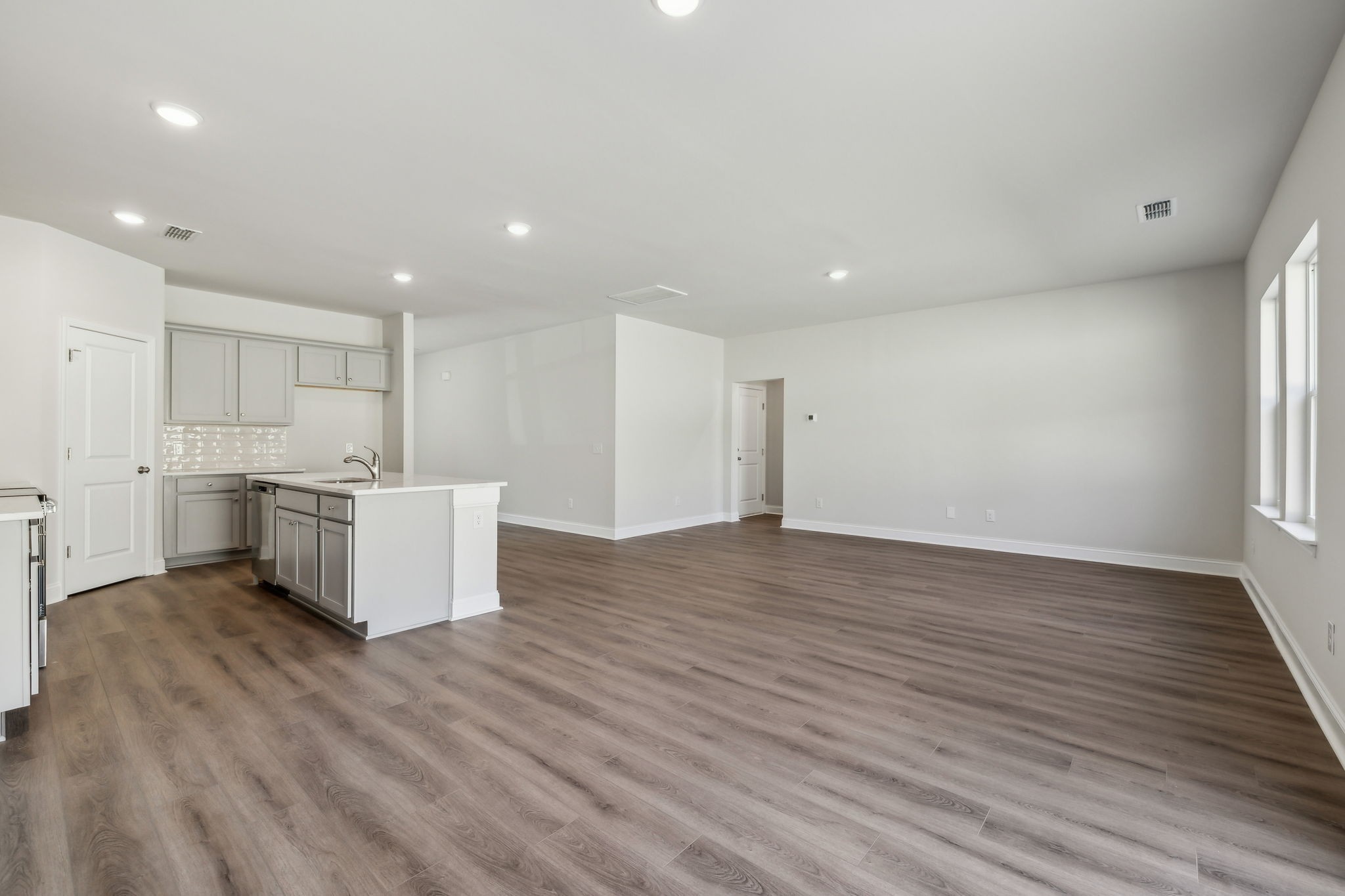 209 Limestone Way Property Photo 6