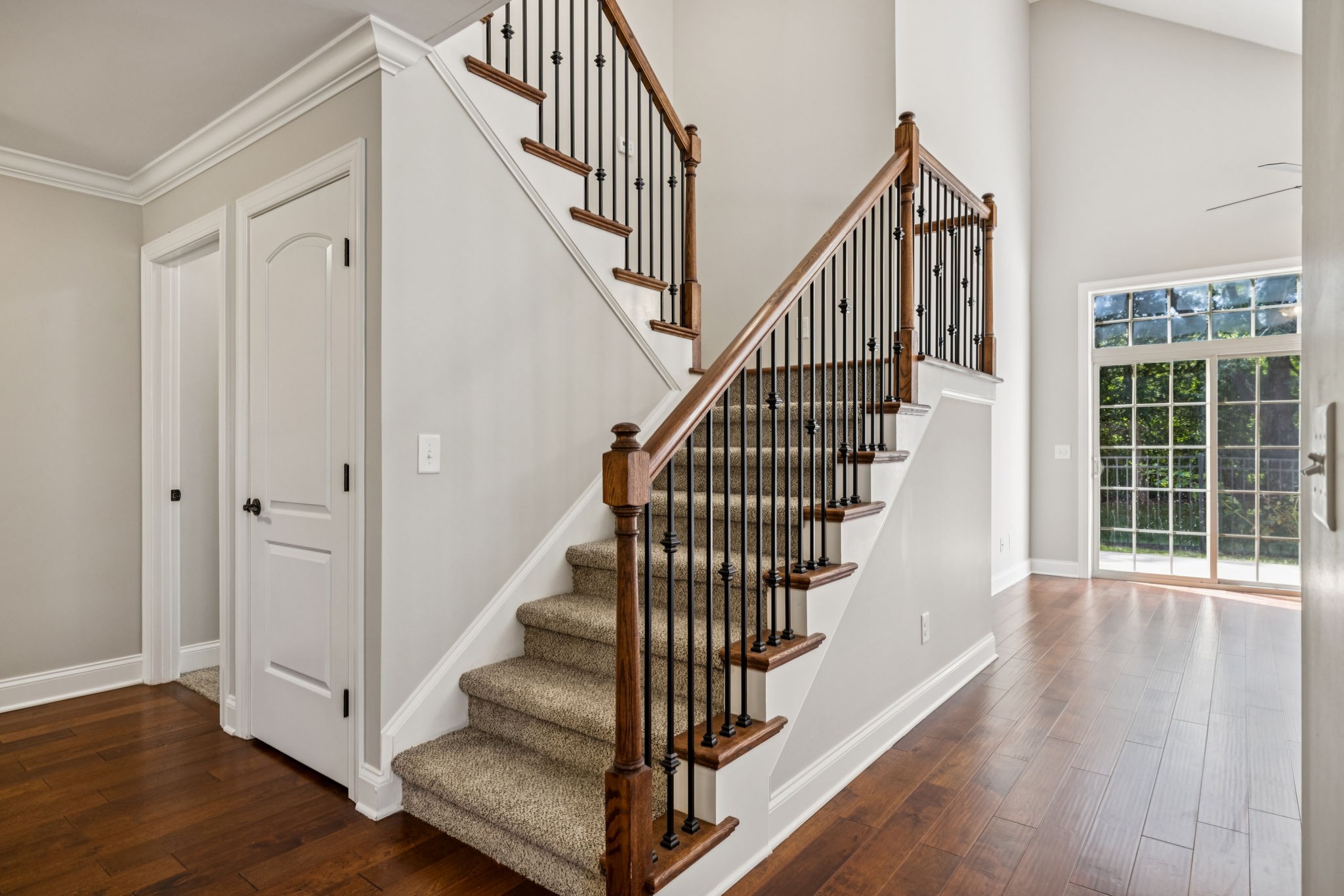 1037 Irish Way Property Photo 9