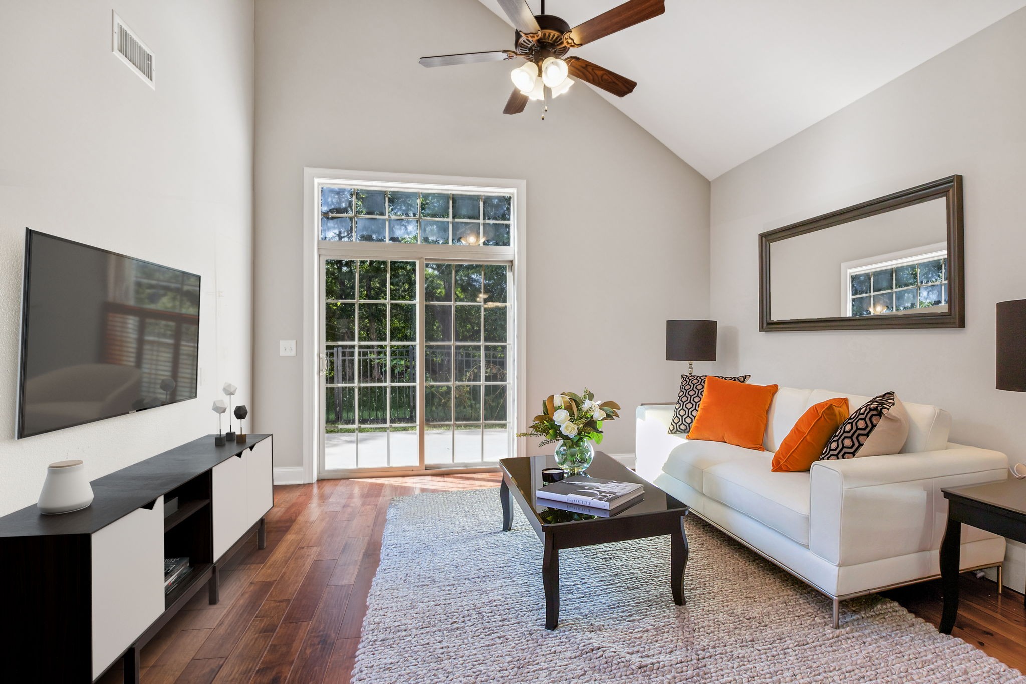 1037 Irish Way Property Photo 10