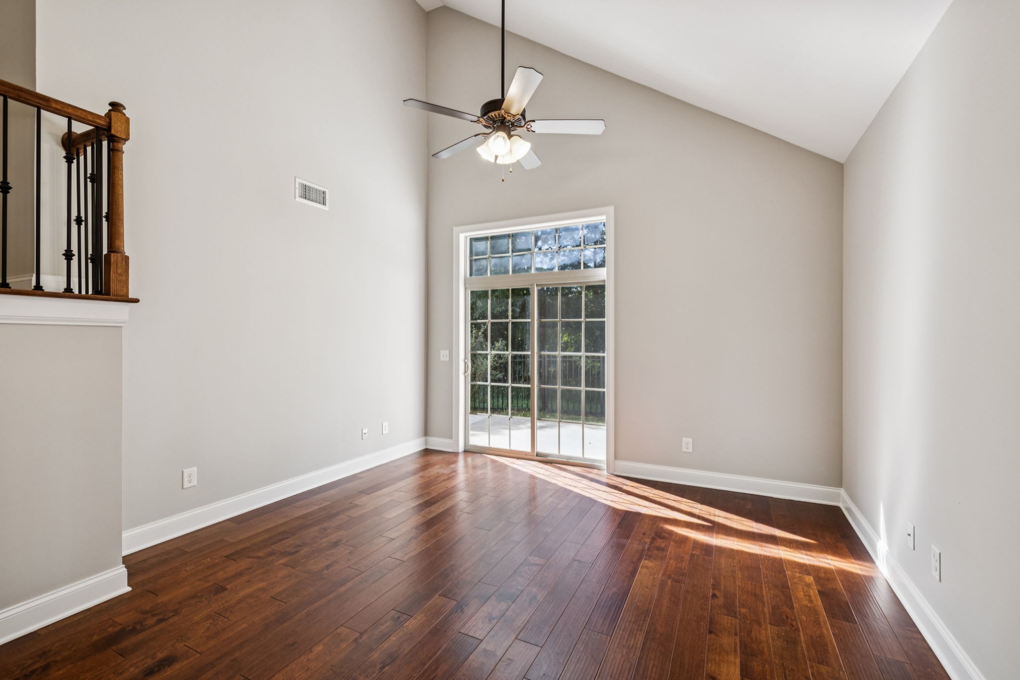 1037 Irish Way Property Photo 12