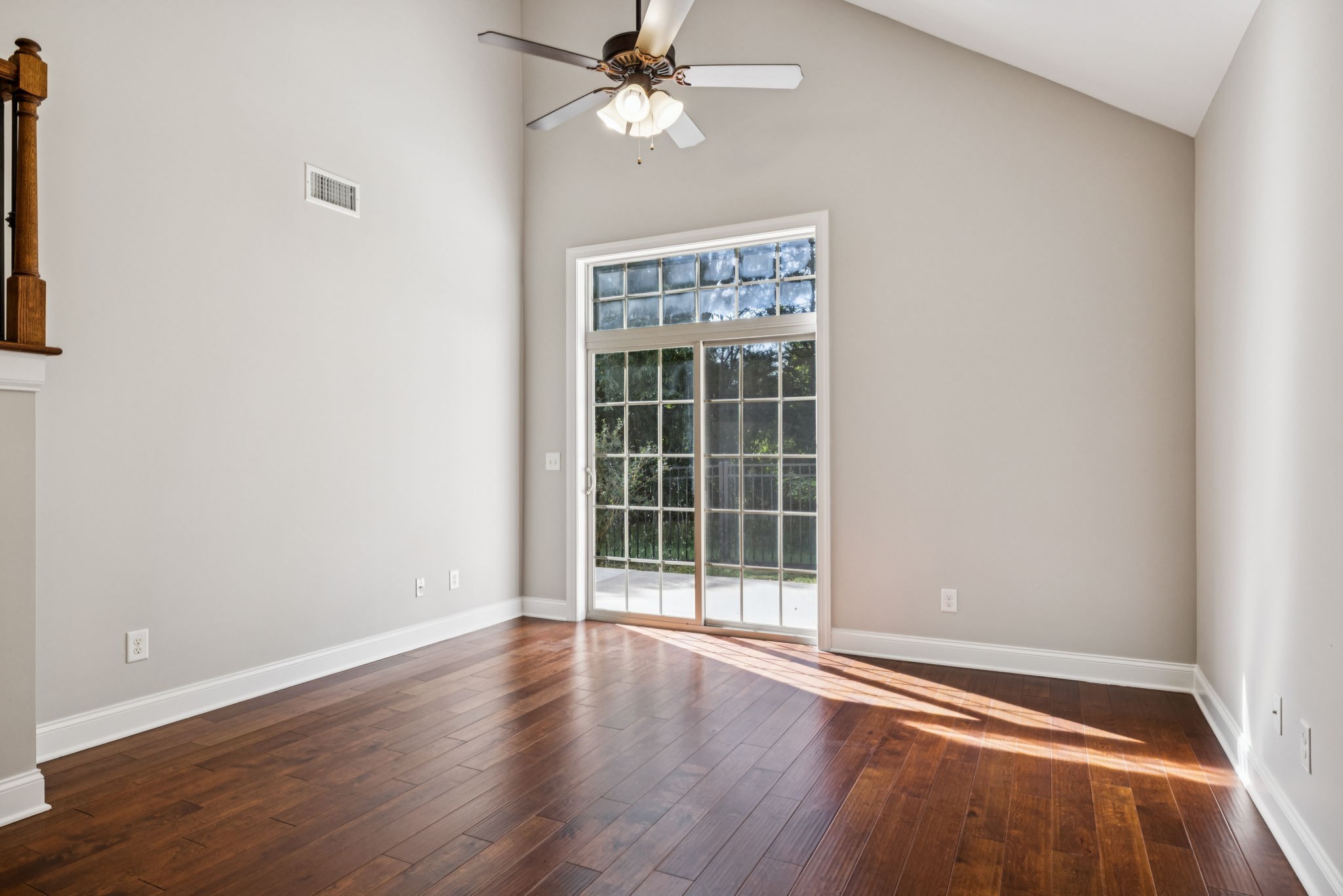 1037 Irish Way Property Photo 13