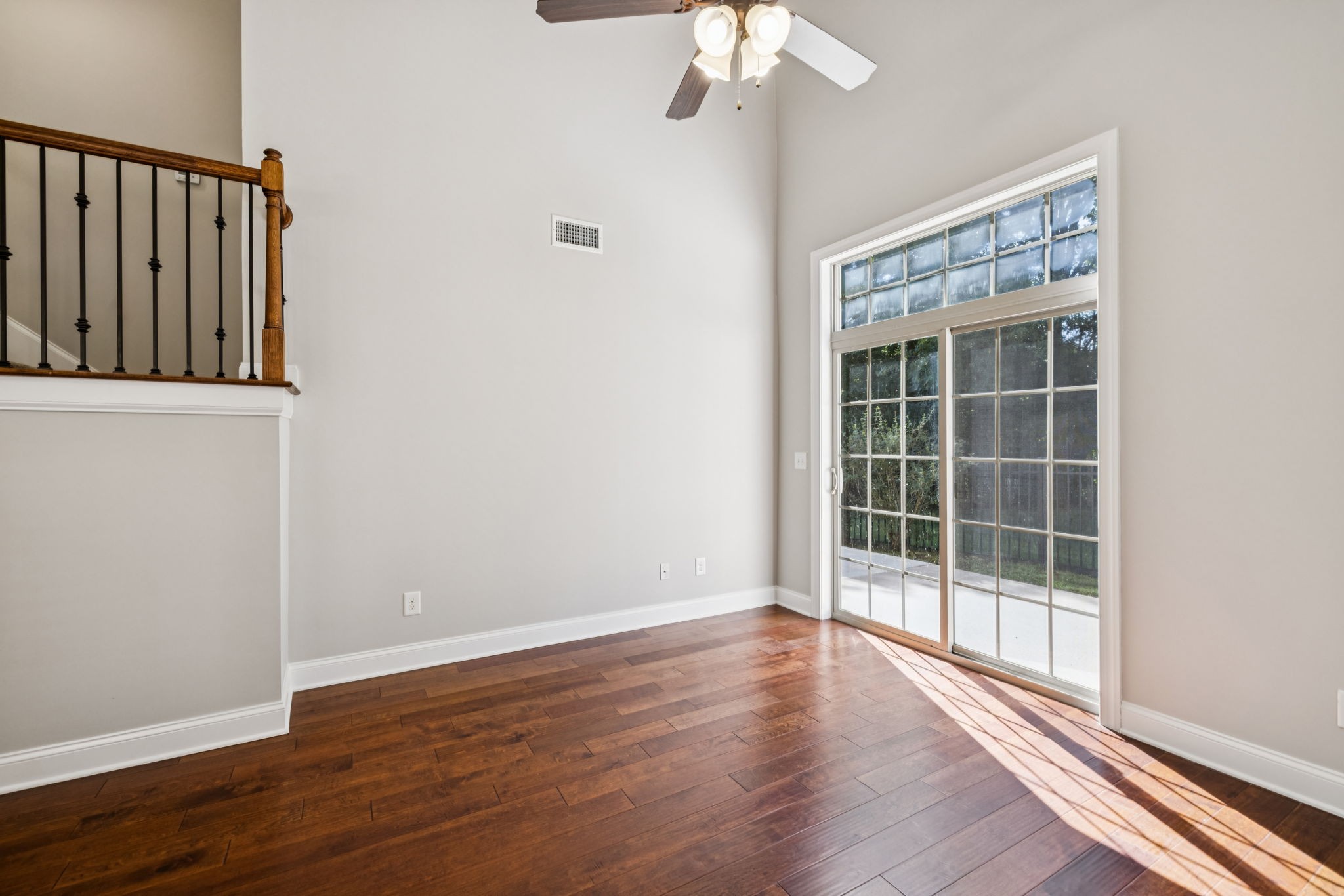 1037 Irish Way Property Photo 14