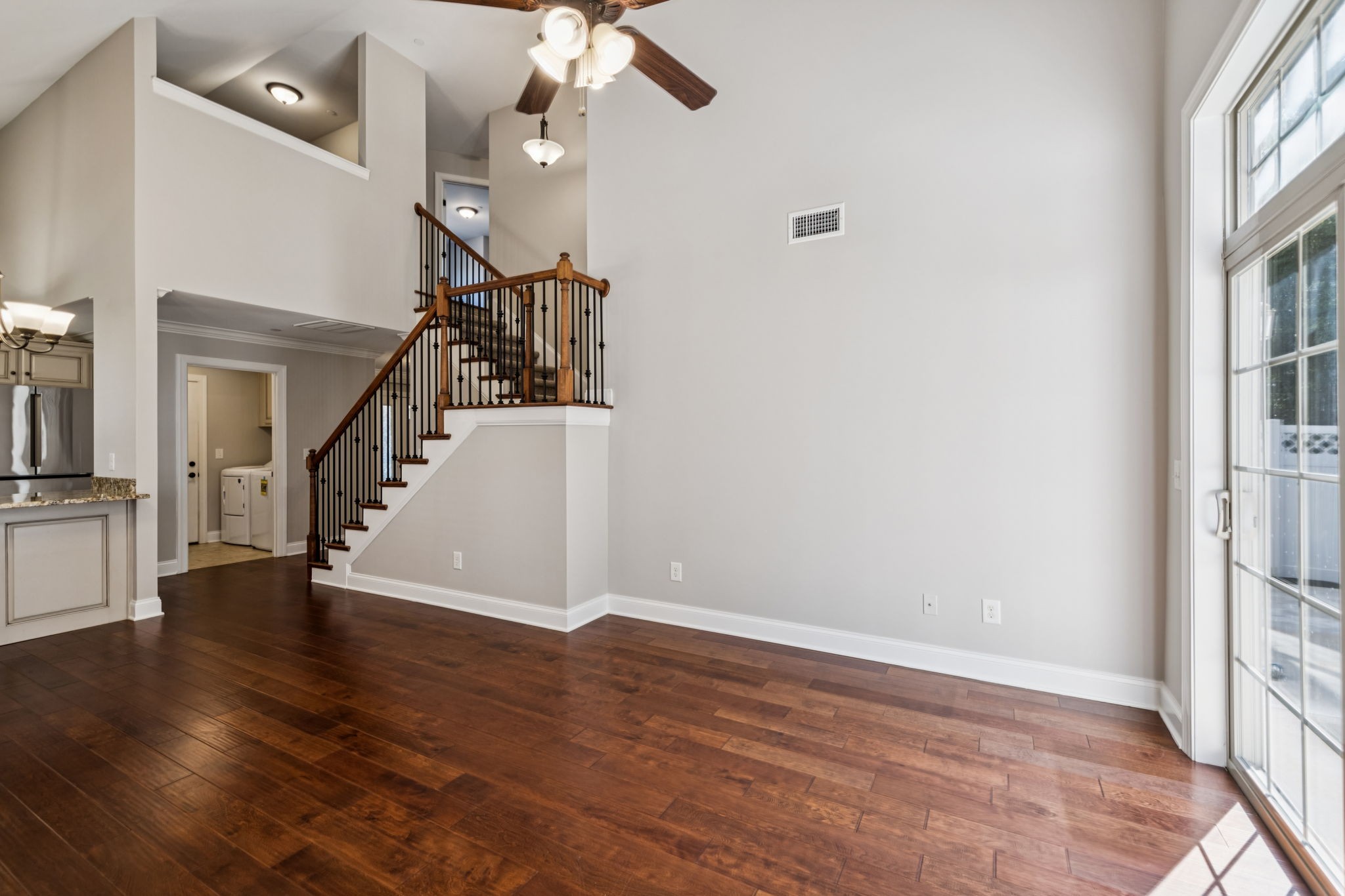 1037 Irish Way Property Photo 16