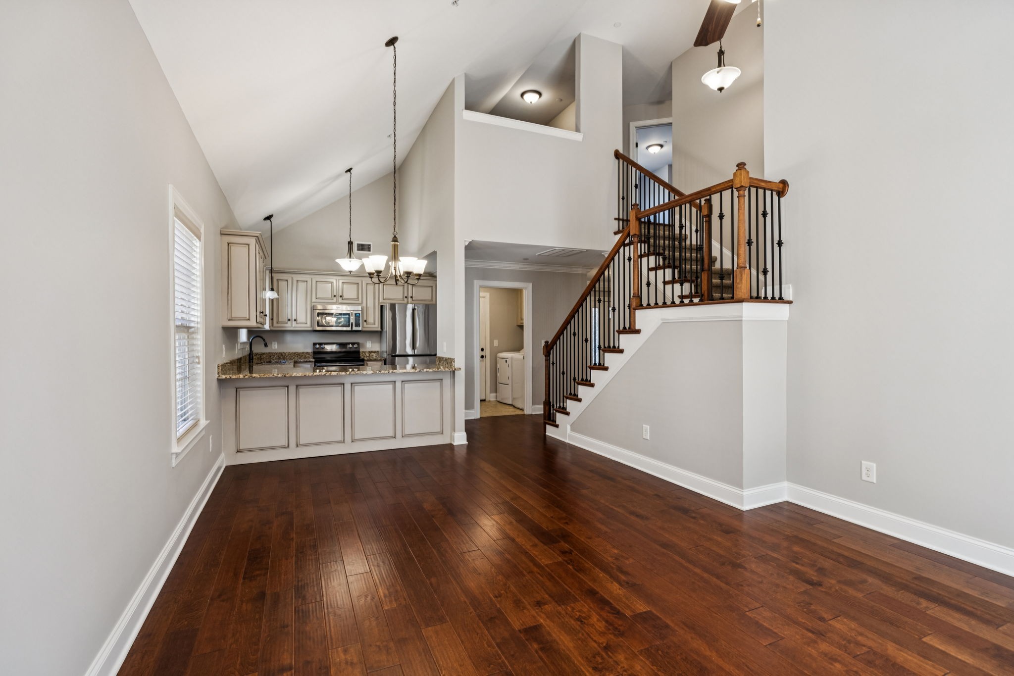 1037 Irish Way Property Photo 17