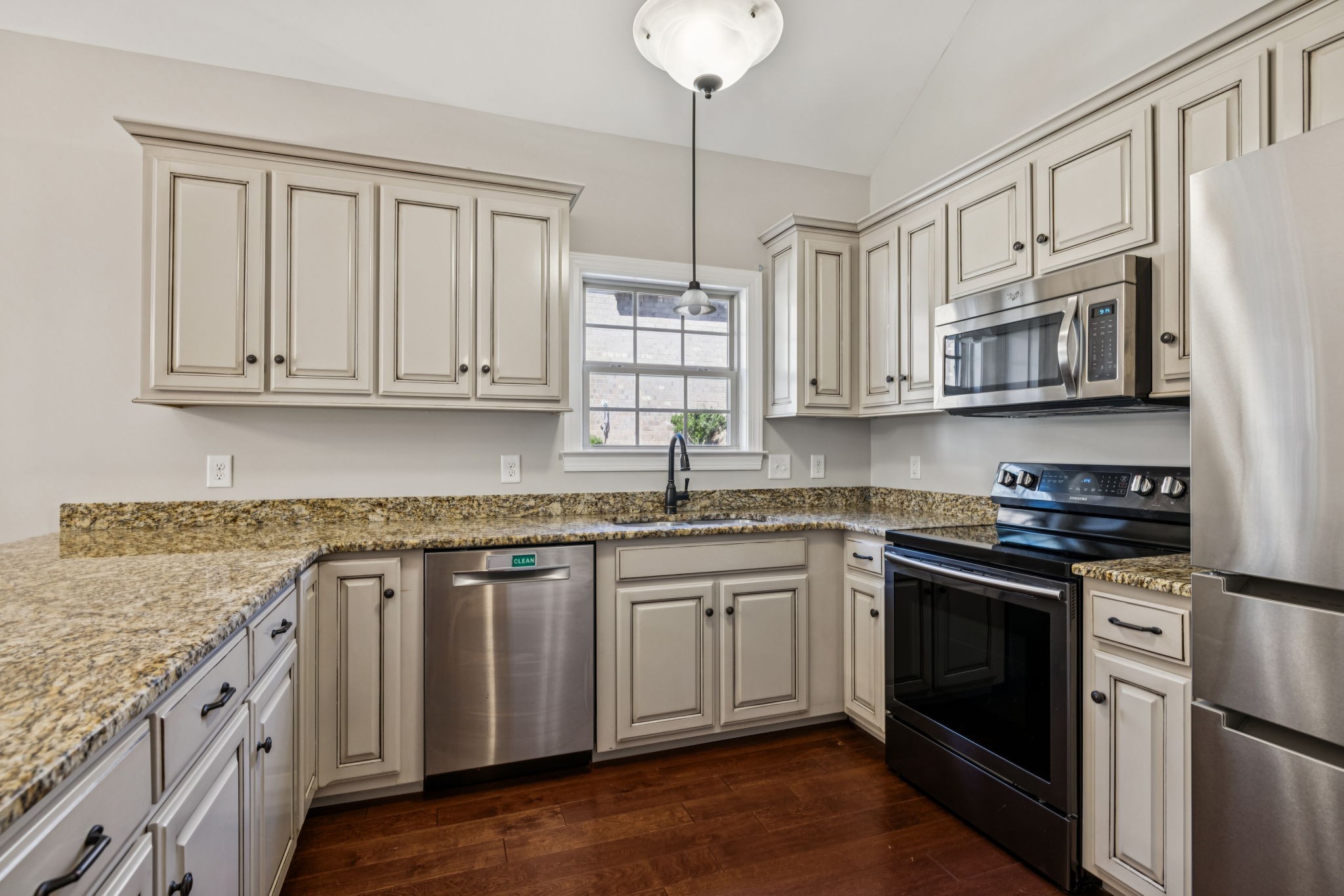 1037 Irish Way Property Photo 28