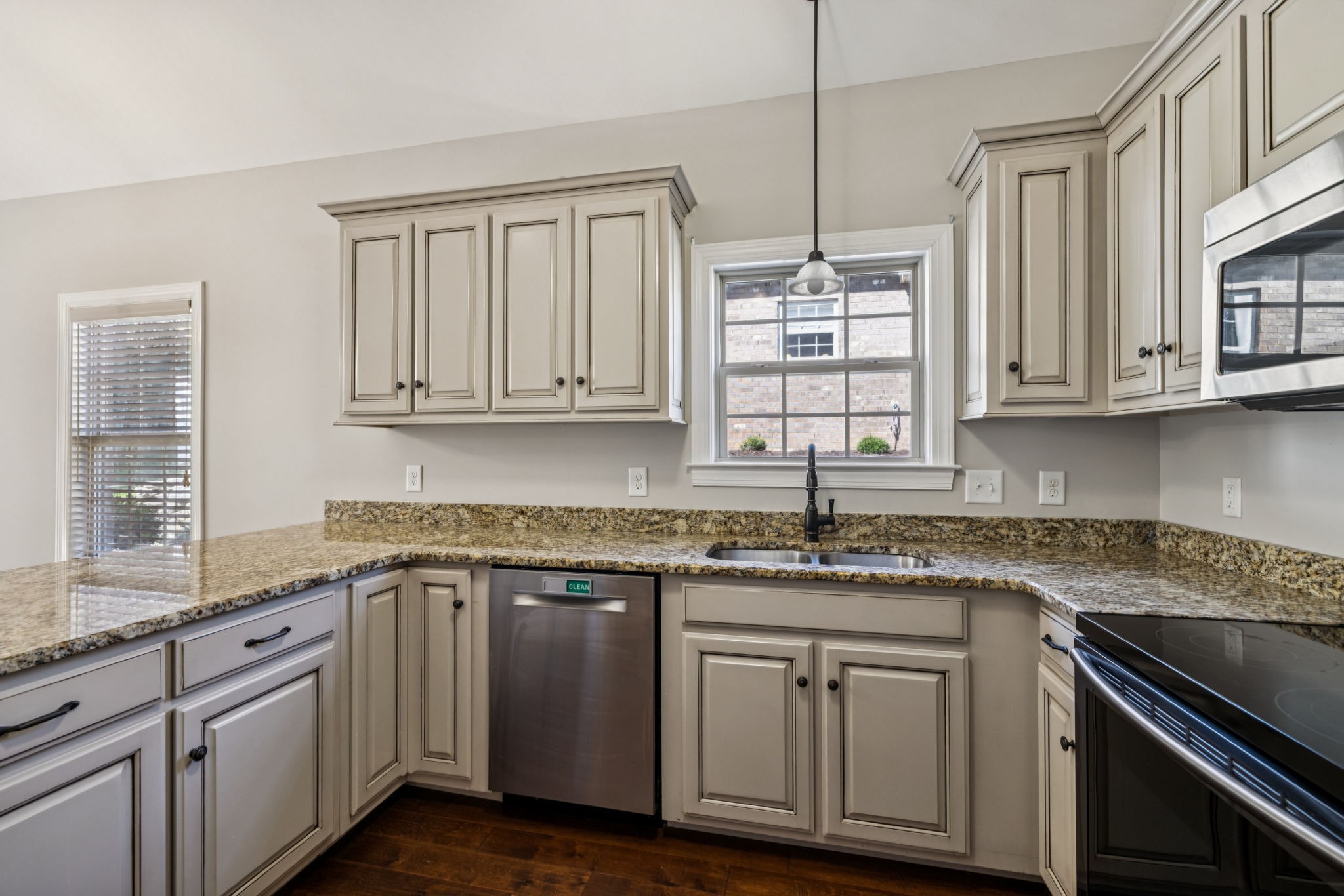 1037 Irish Way Property Photo 29