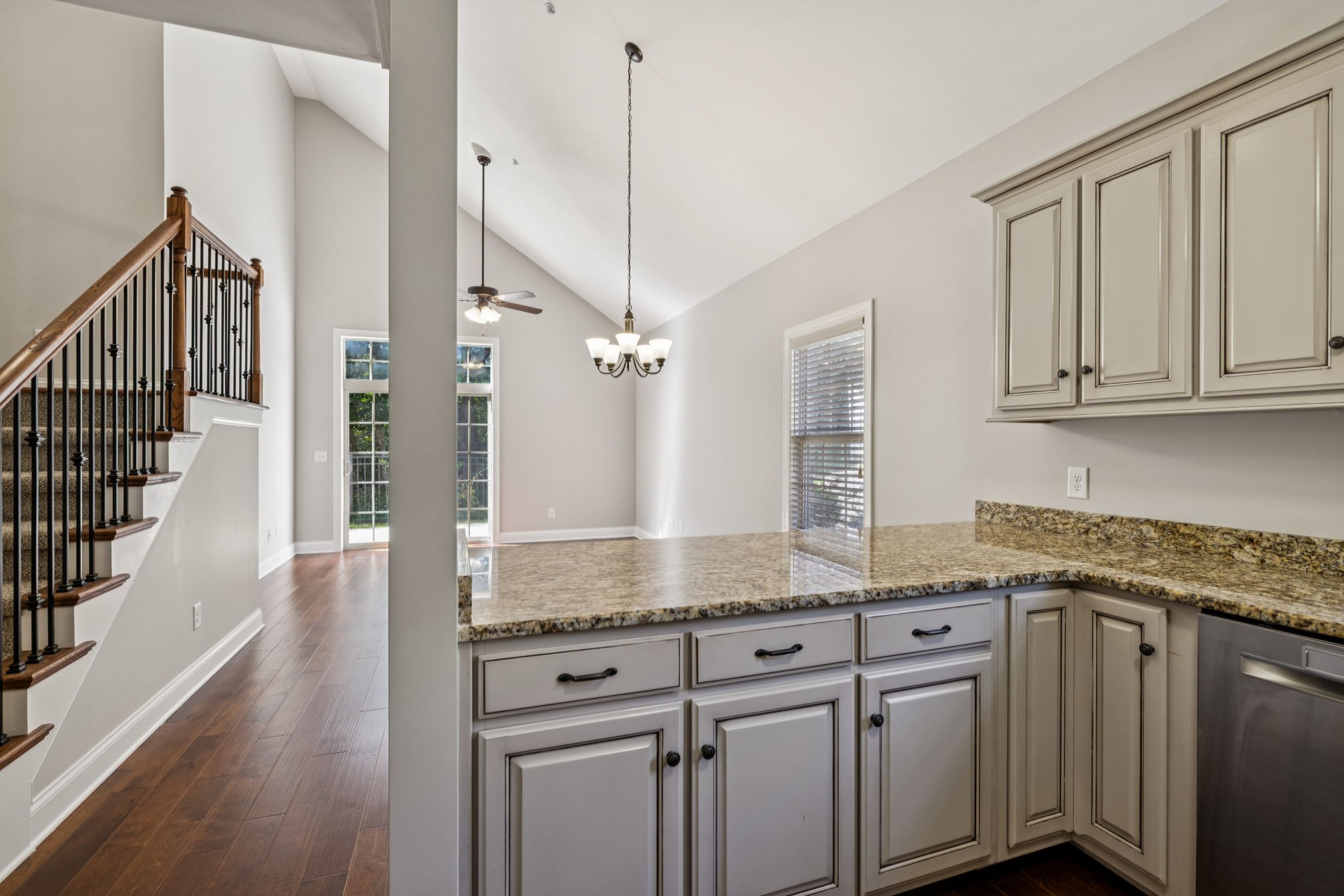 1037 Irish Way Property Photo 30