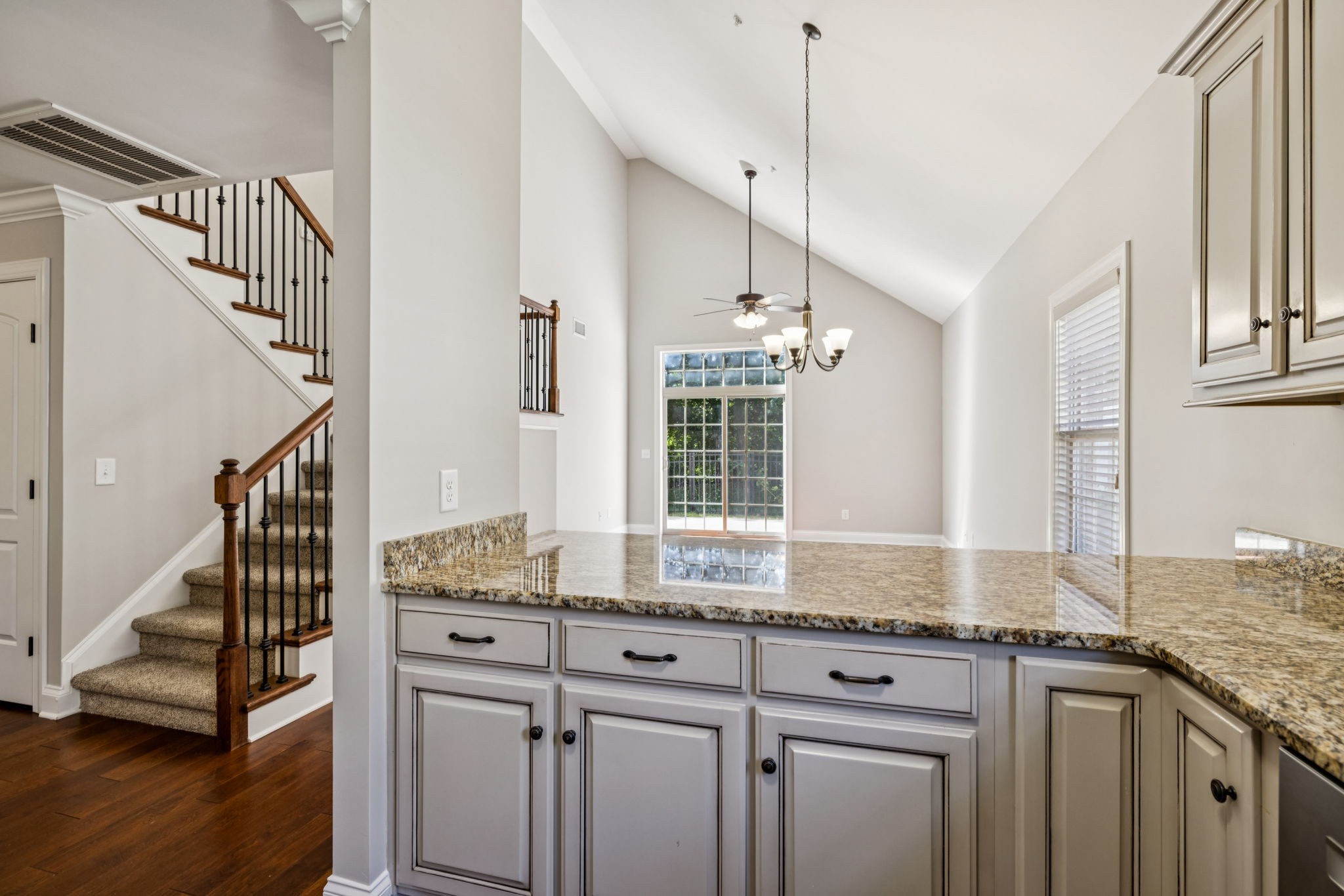 1037 Irish Way Property Photo 31
