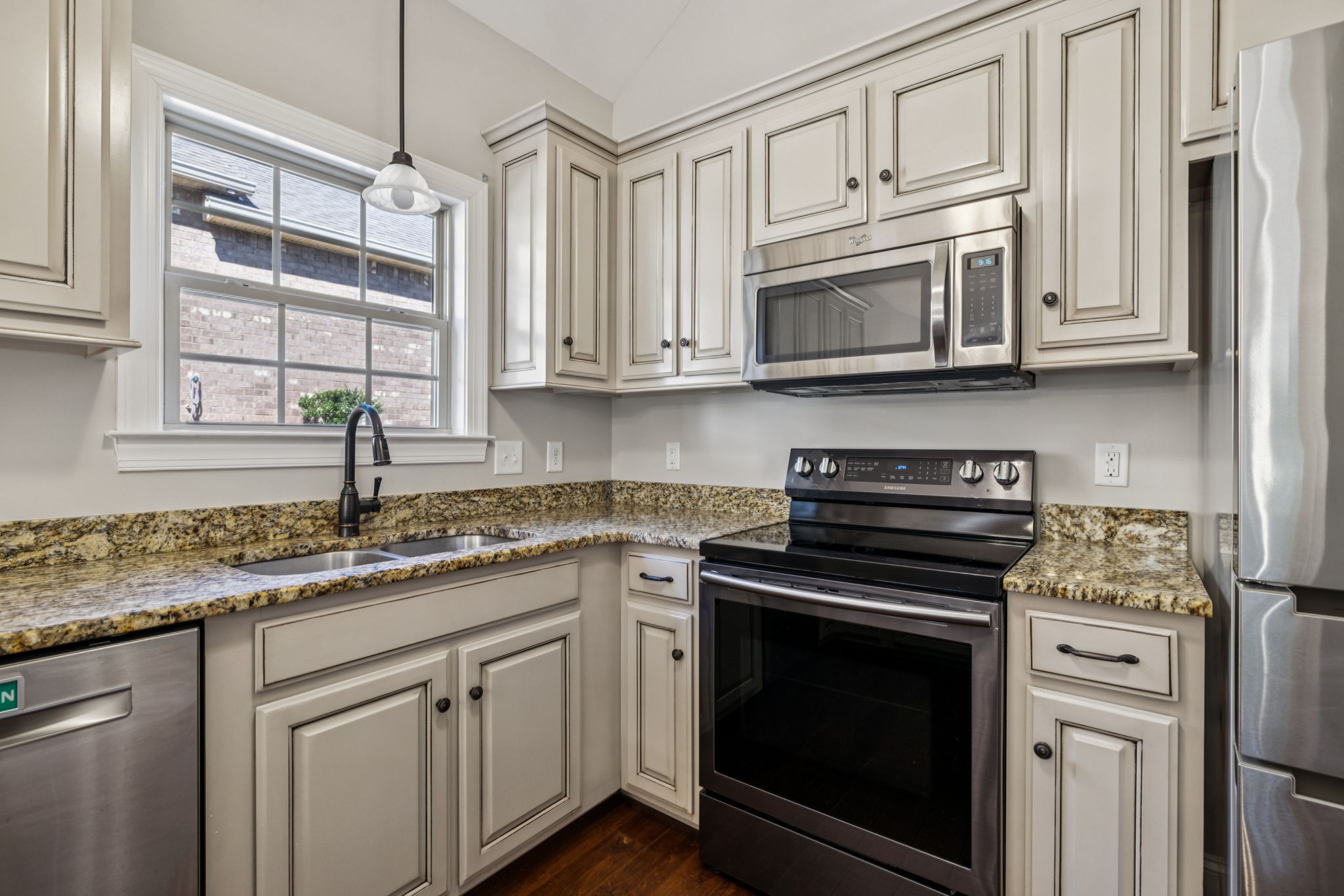1037 Irish Way Property Photo 32