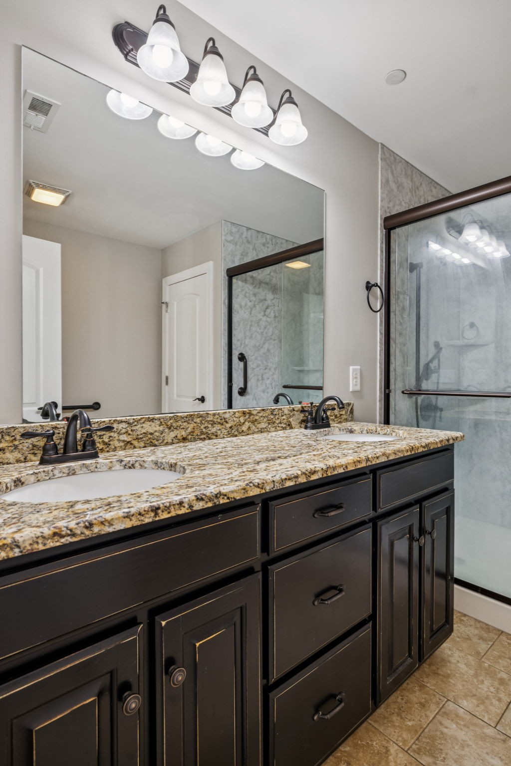 1037 Irish Way Property Photo 43