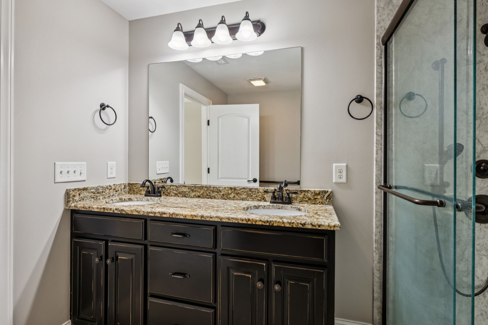 1037 Irish Way Property Photo 45