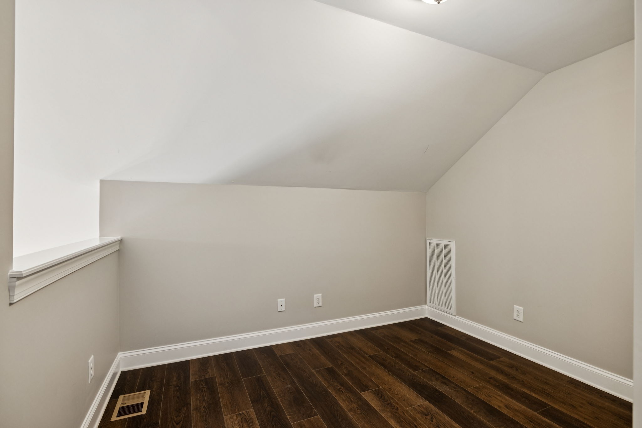 1037 Irish Way Property Photo 48