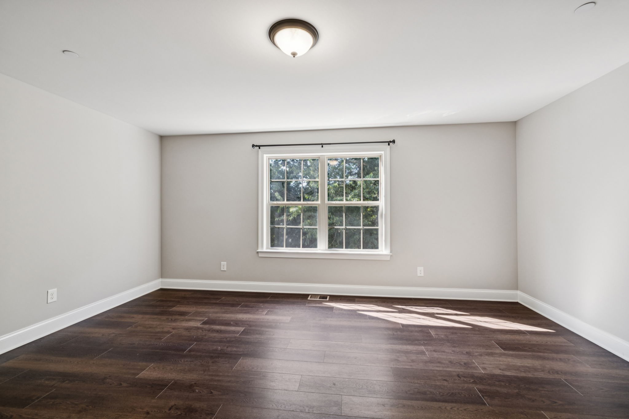 1037 Irish Way Property Photo 54