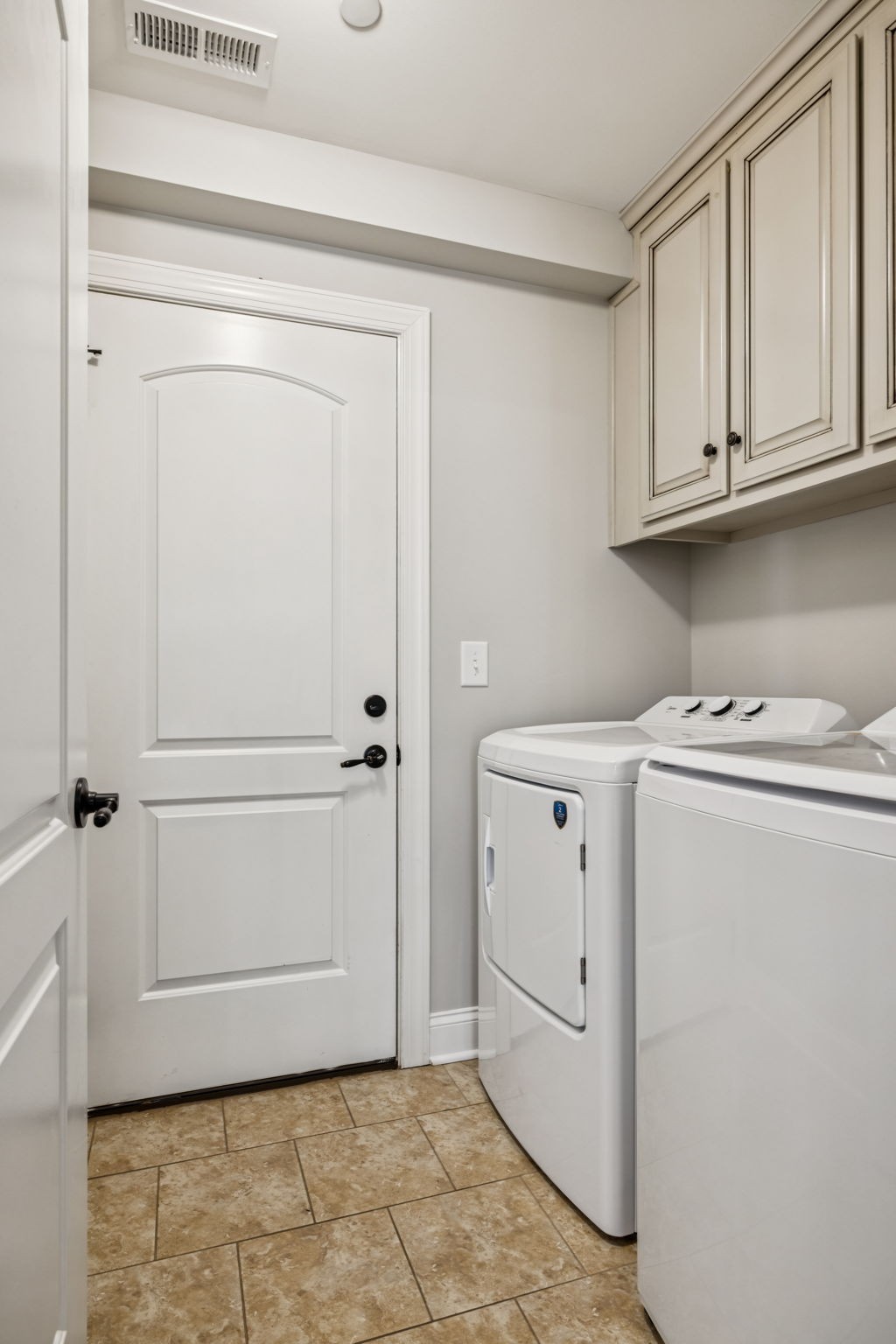 1037 Irish Way Property Photo 57