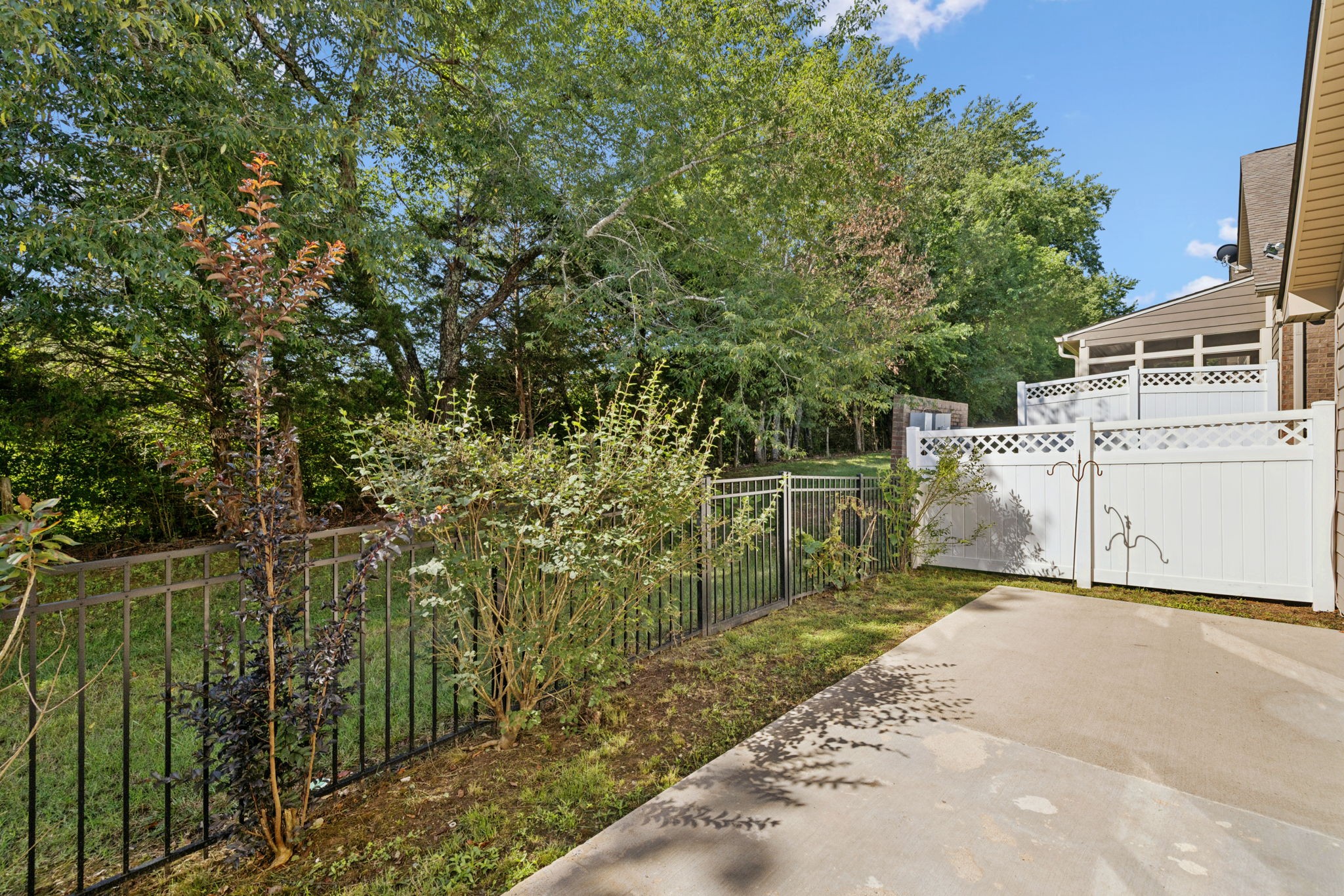 1037 Irish Way Property Photo 60