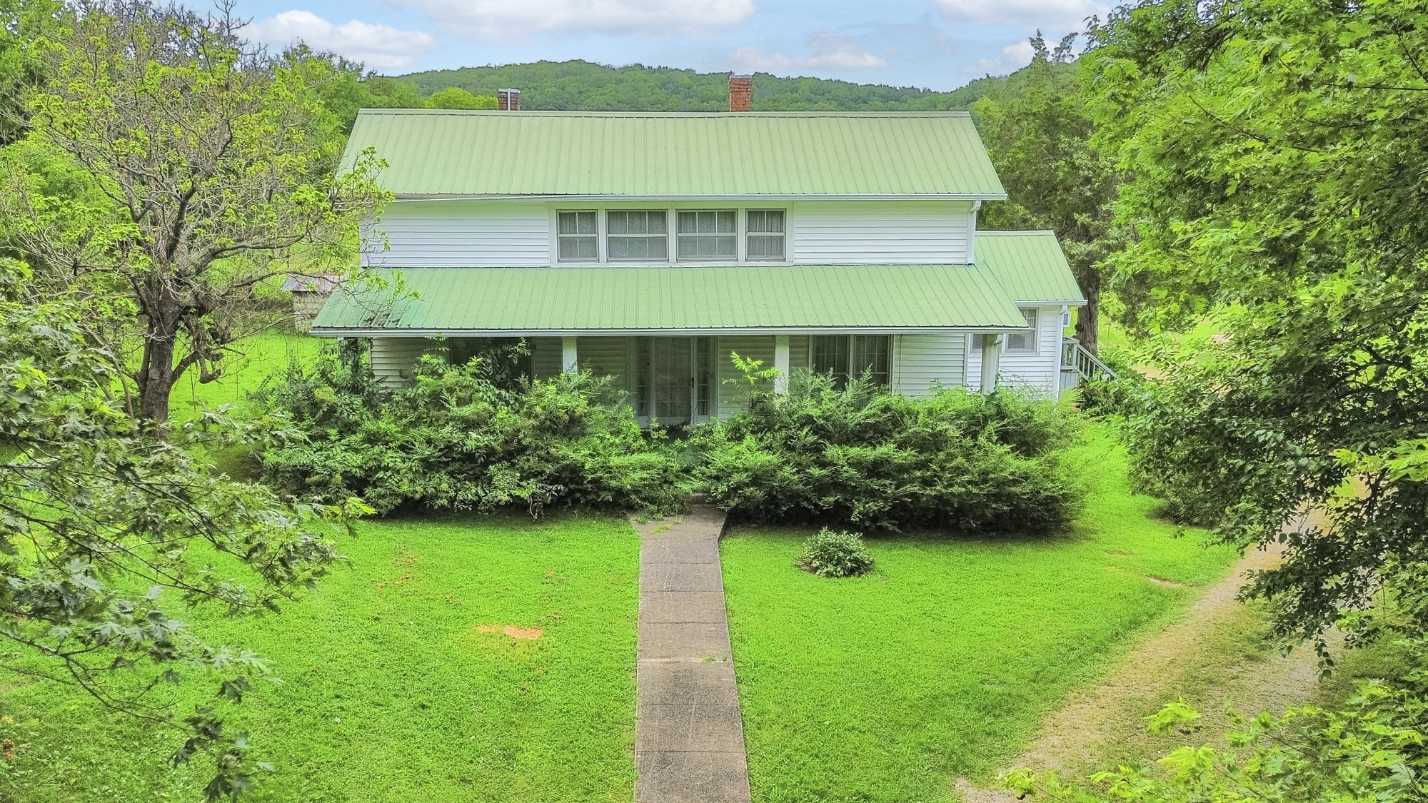 6677 Trousdale Ferry Pike Property Photo 1
