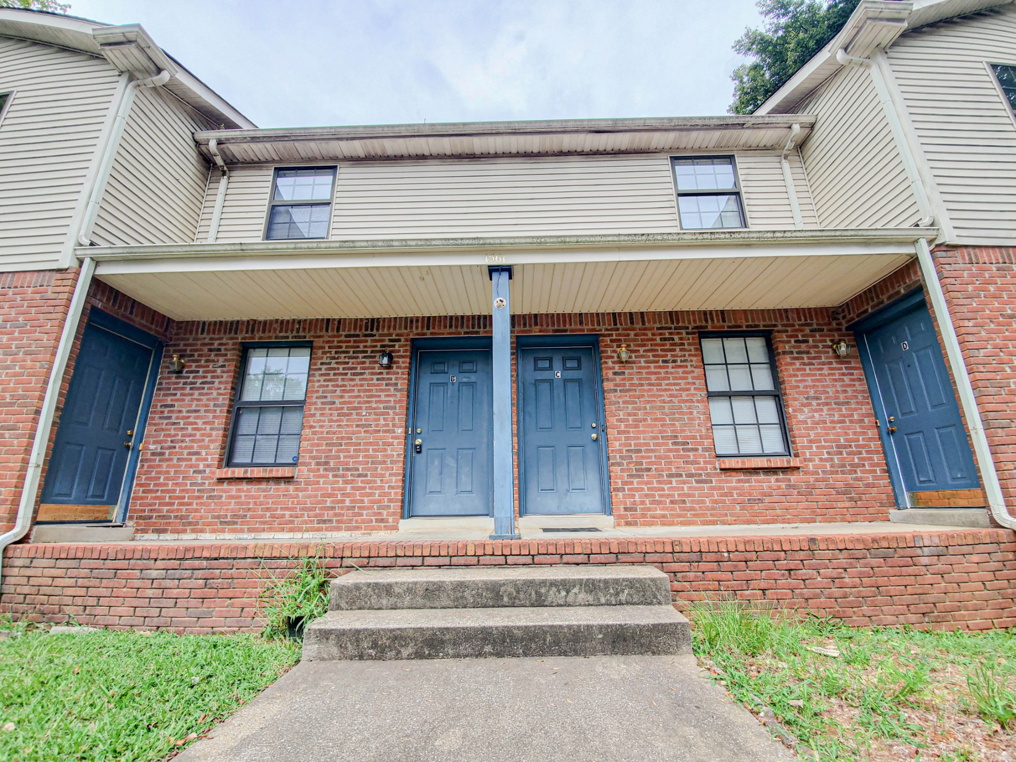1561 E Knollwood Circle Property Photo 2