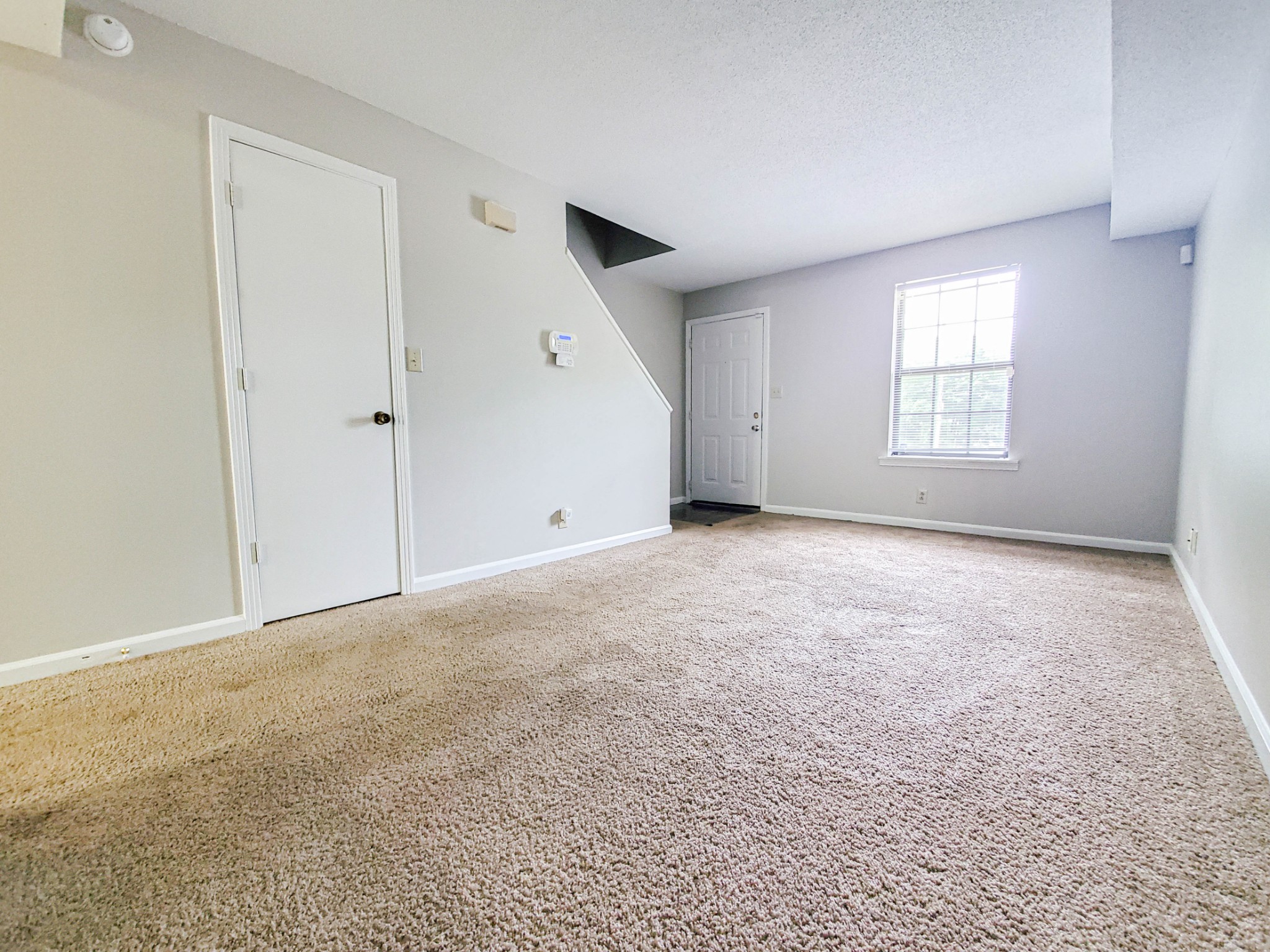 1561 E Knollwood Circle Property Photo 3