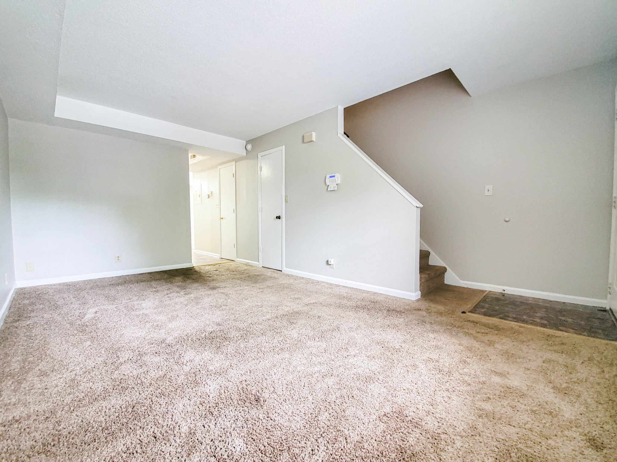 1561 E Knollwood Circle Property Photo 4