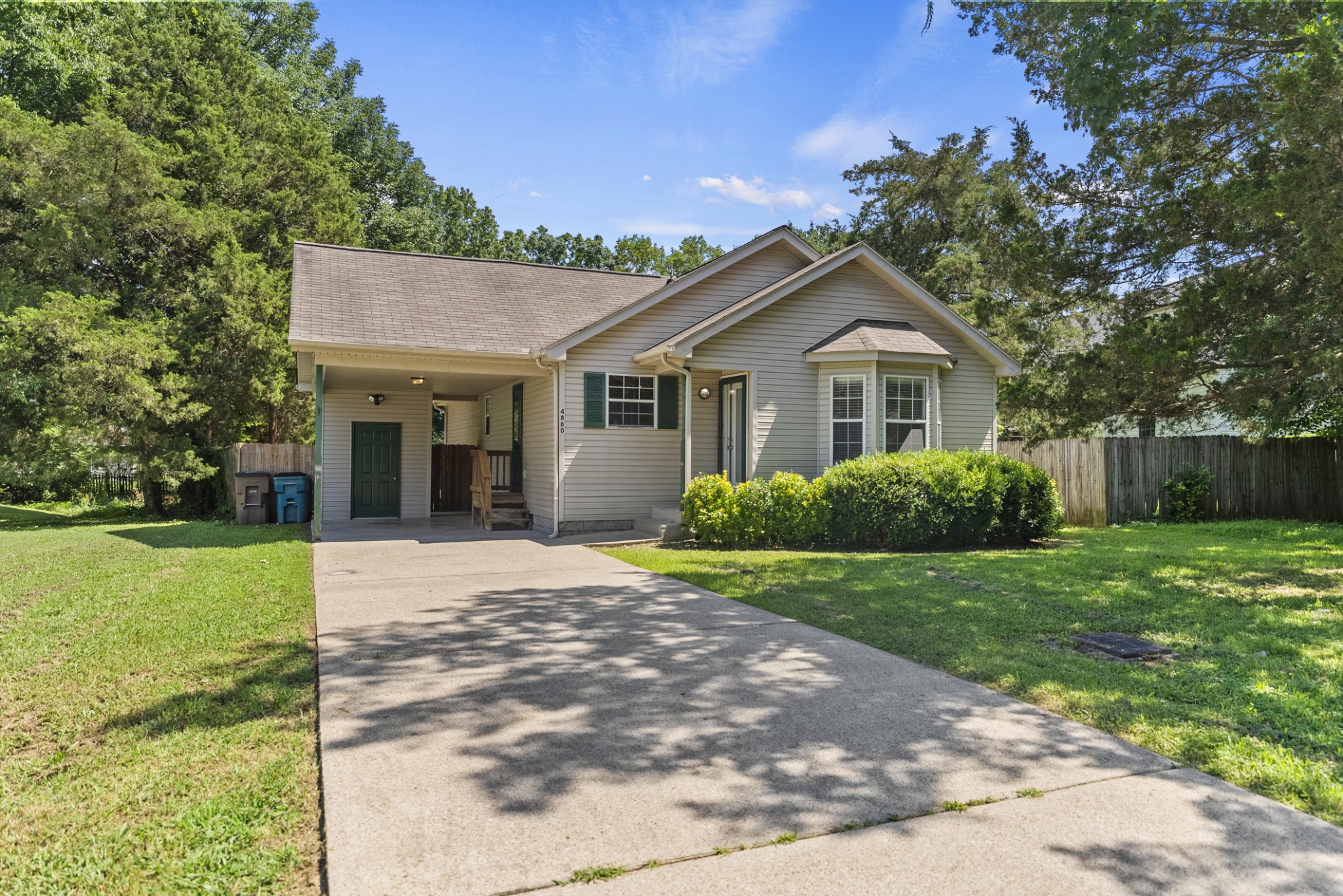4880 Peppertree Dr Property Photo 2