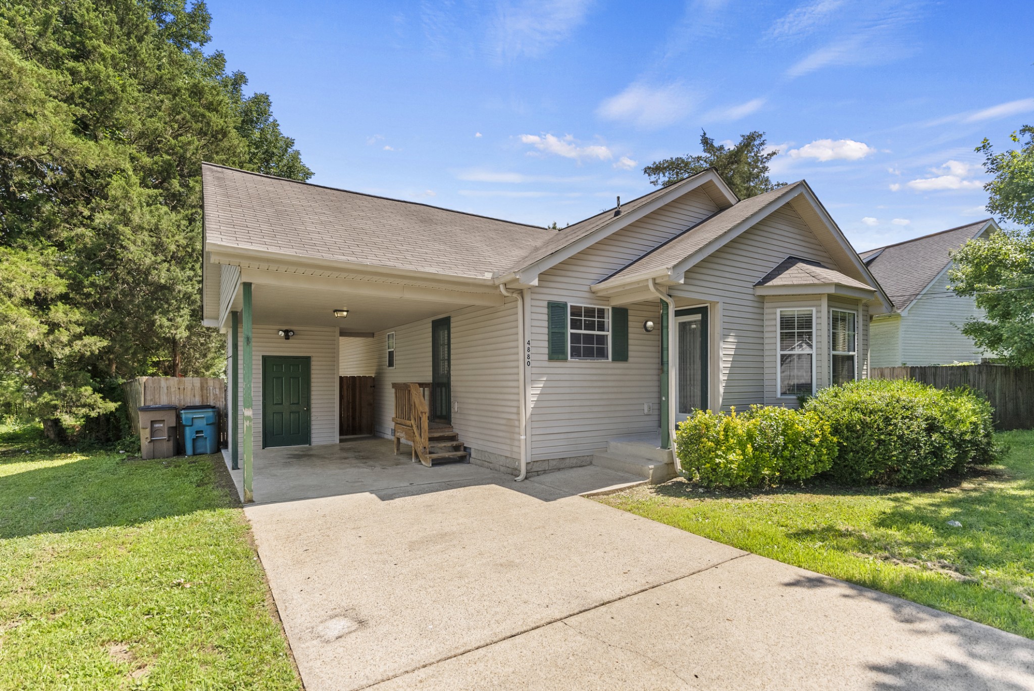 4880 Peppertree Dr Property Photo 3