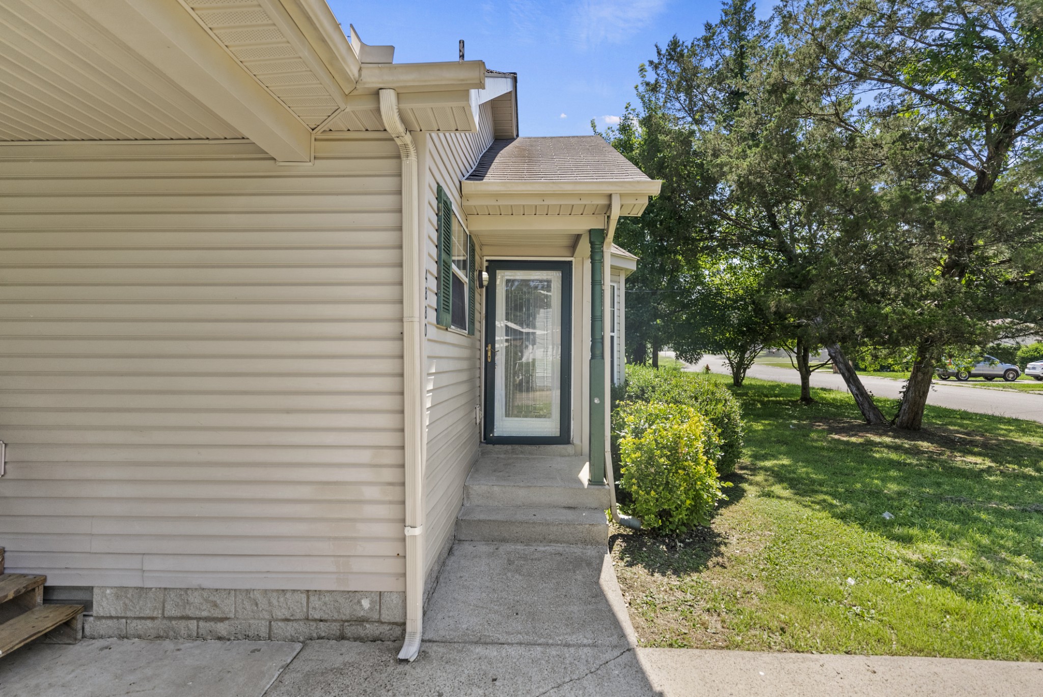 4880 Peppertree Dr Property Photo 4