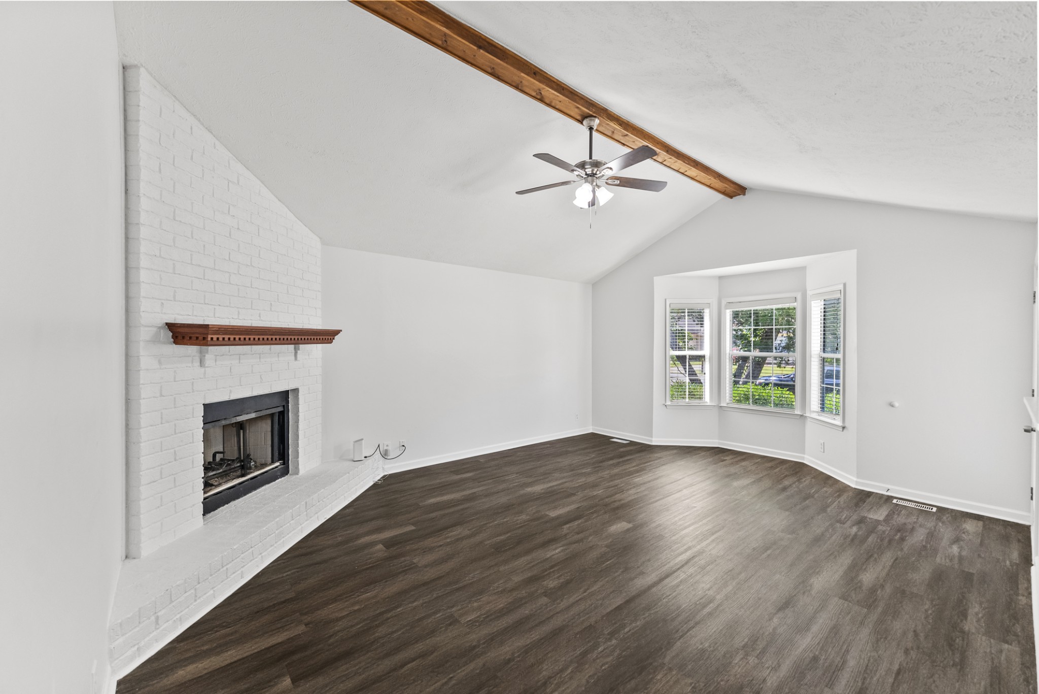 4880 Peppertree Dr Property Photo 6