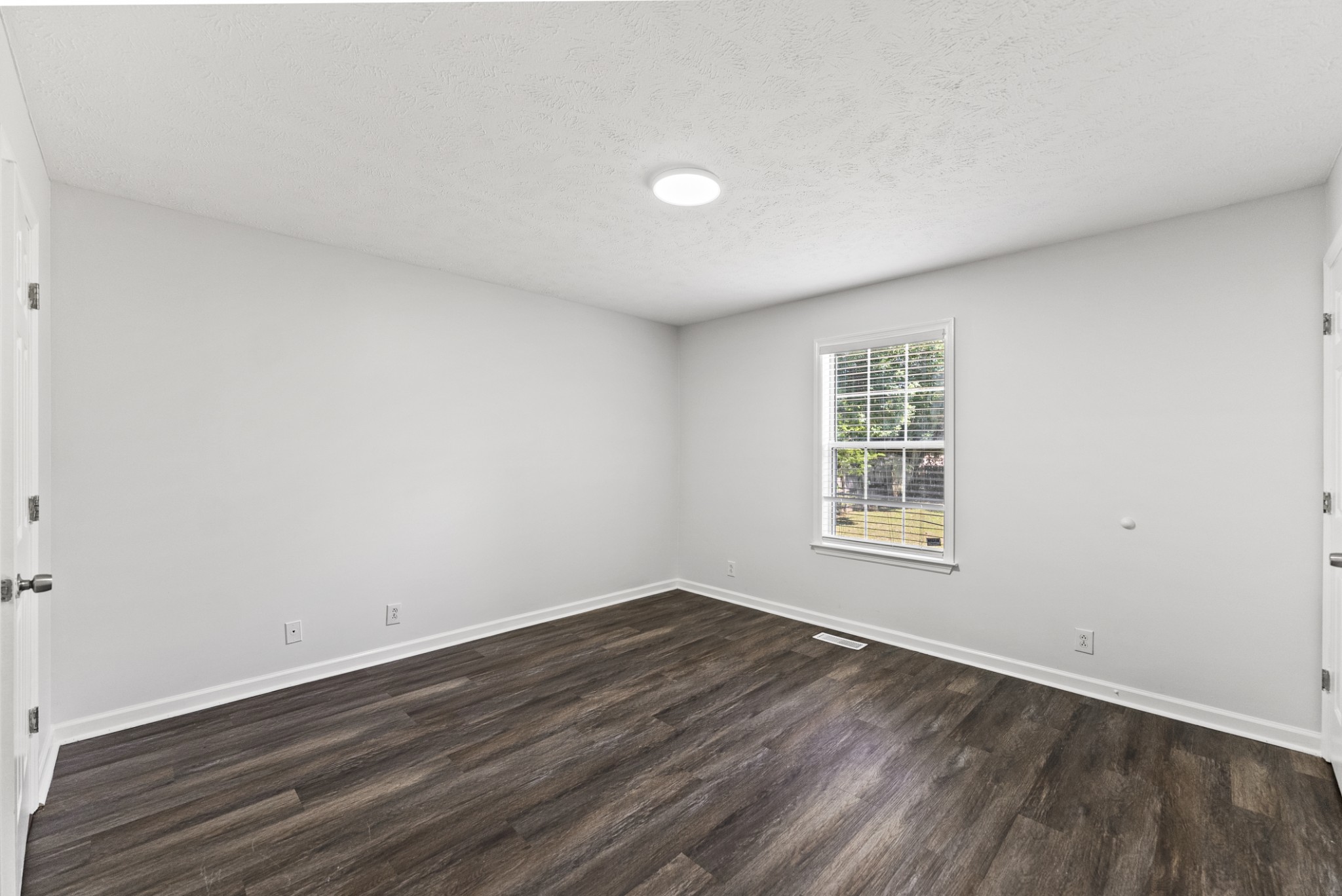 4880 Peppertree Dr Property Photo 19