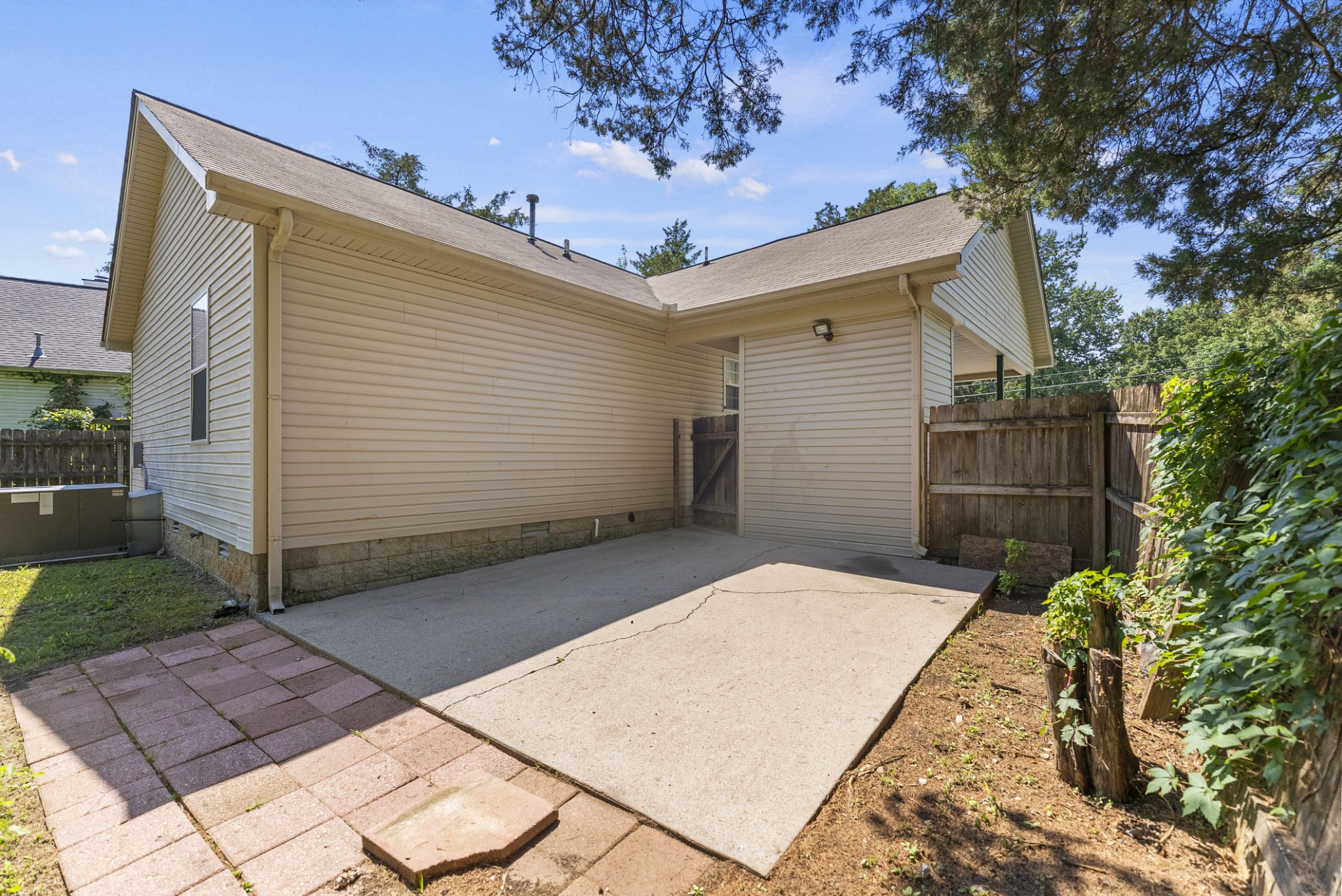 4880 Peppertree Dr Property Photo 24