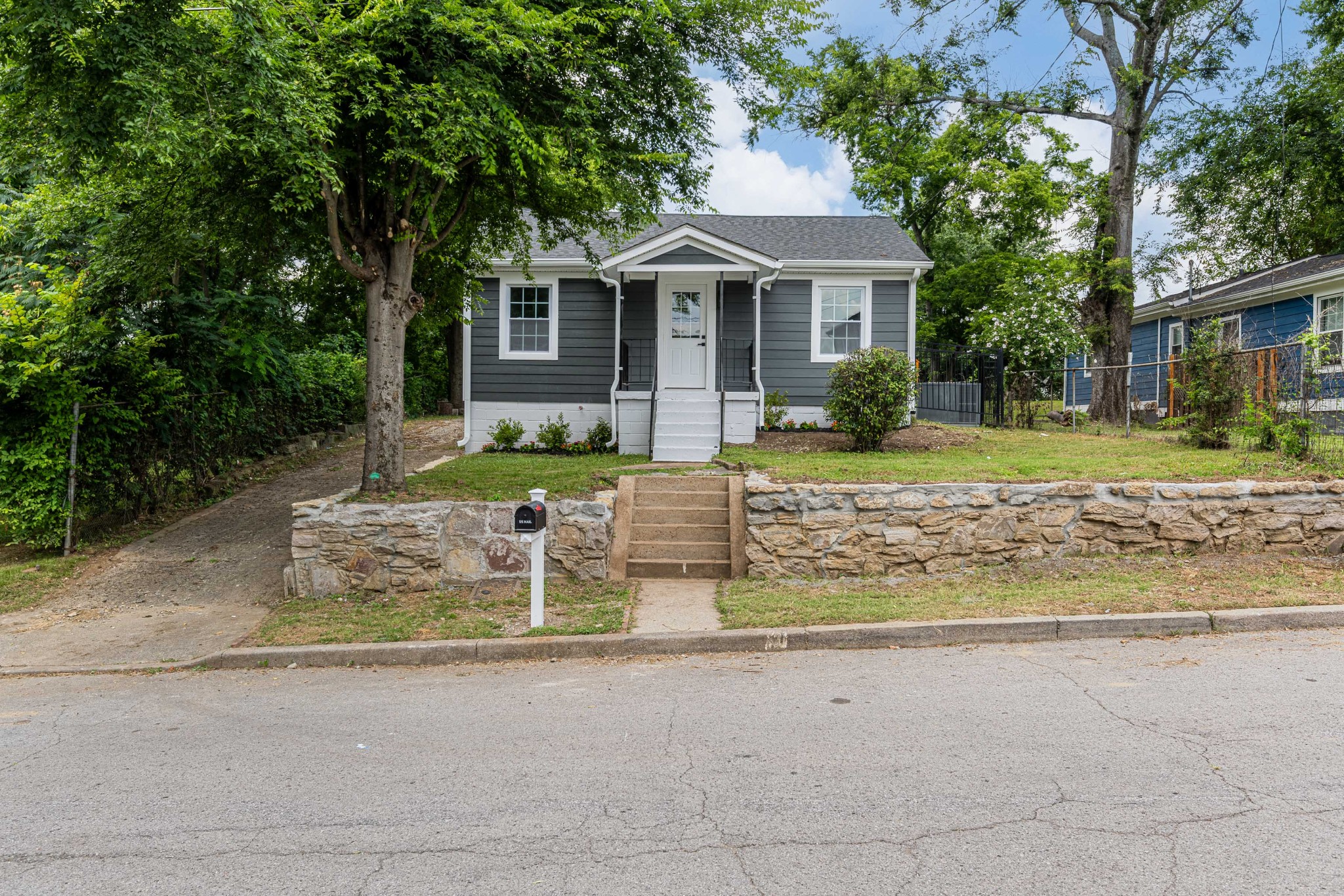 1009 43rd Ave, N Property Photo 1