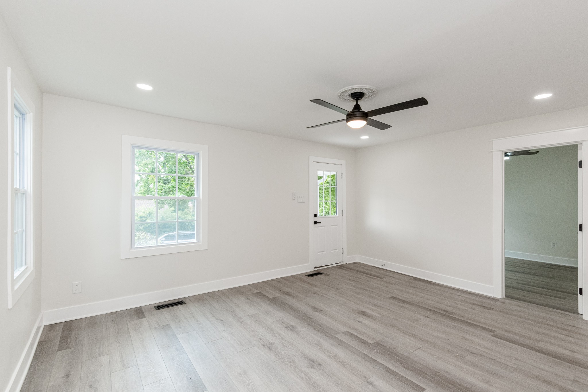 1009 43rd Ave, N Property Photo 5