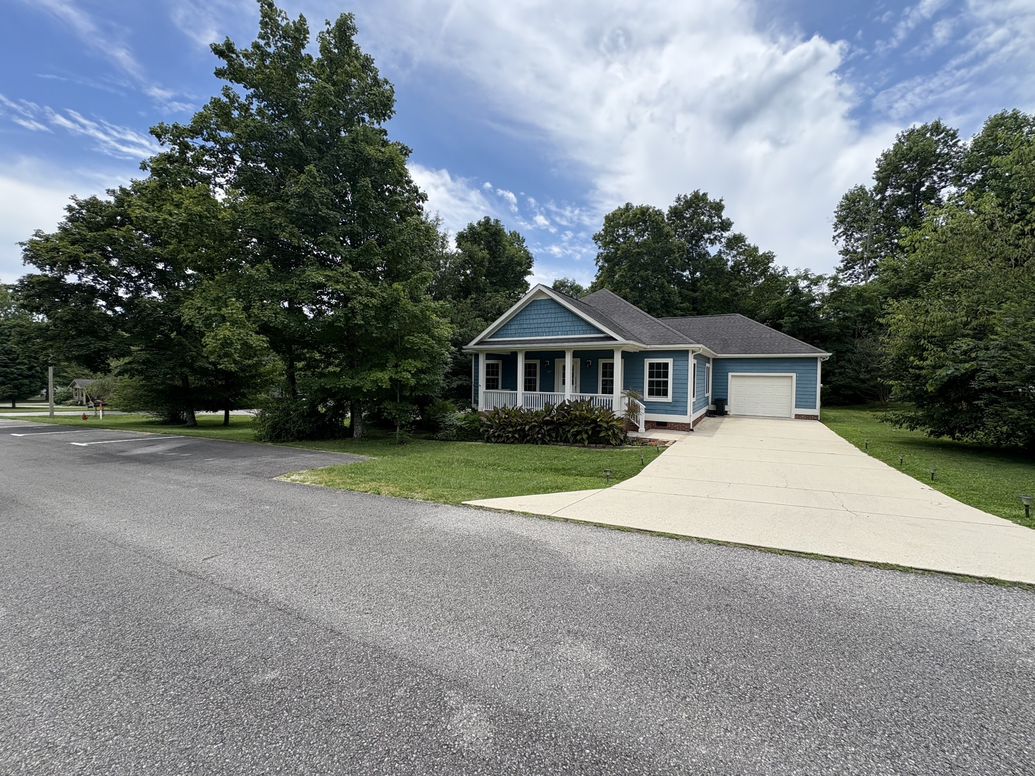 111 Reeds Ln Property Photo 1