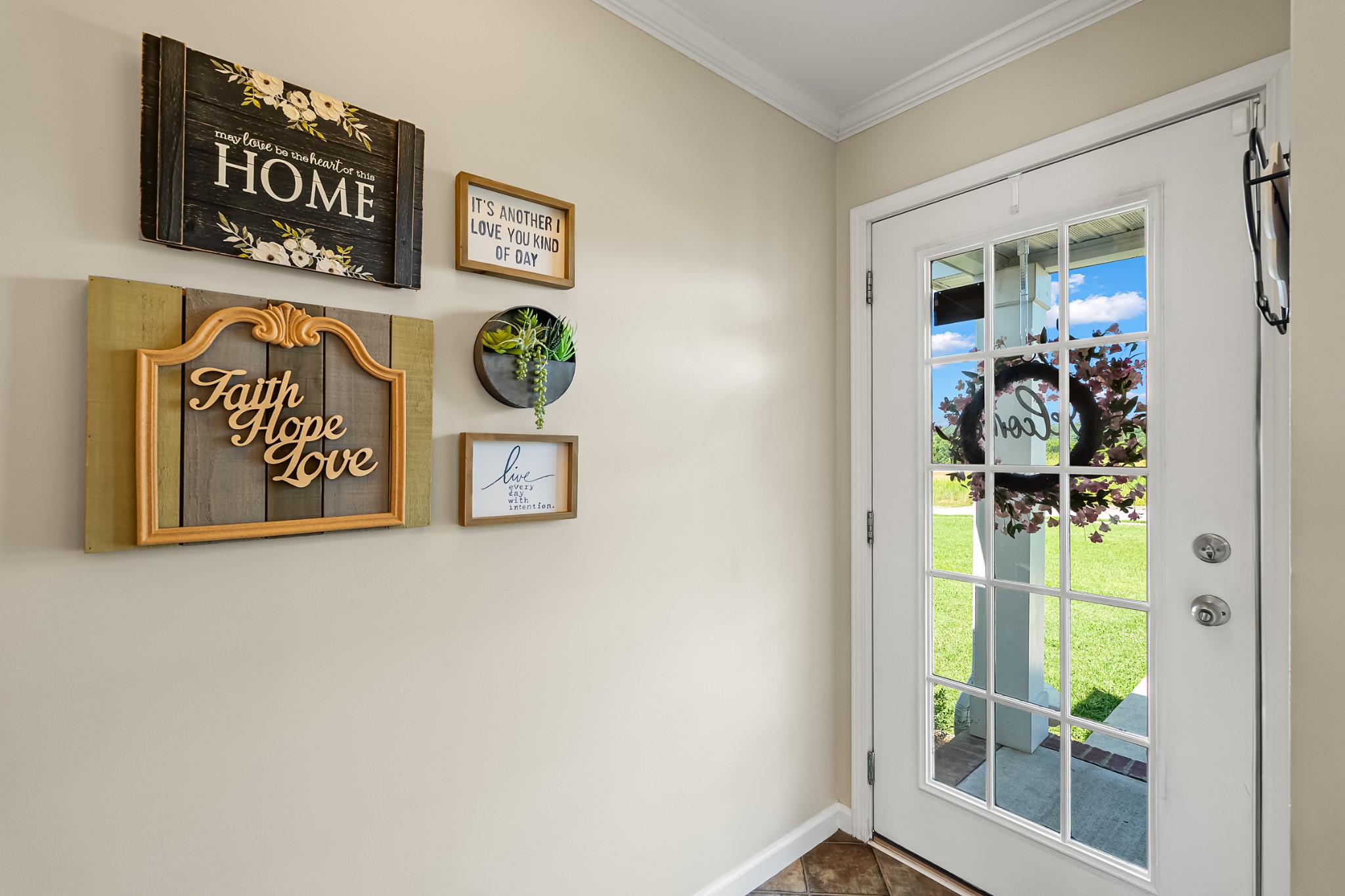 1011 Mccormick Xing Property Photo 10
