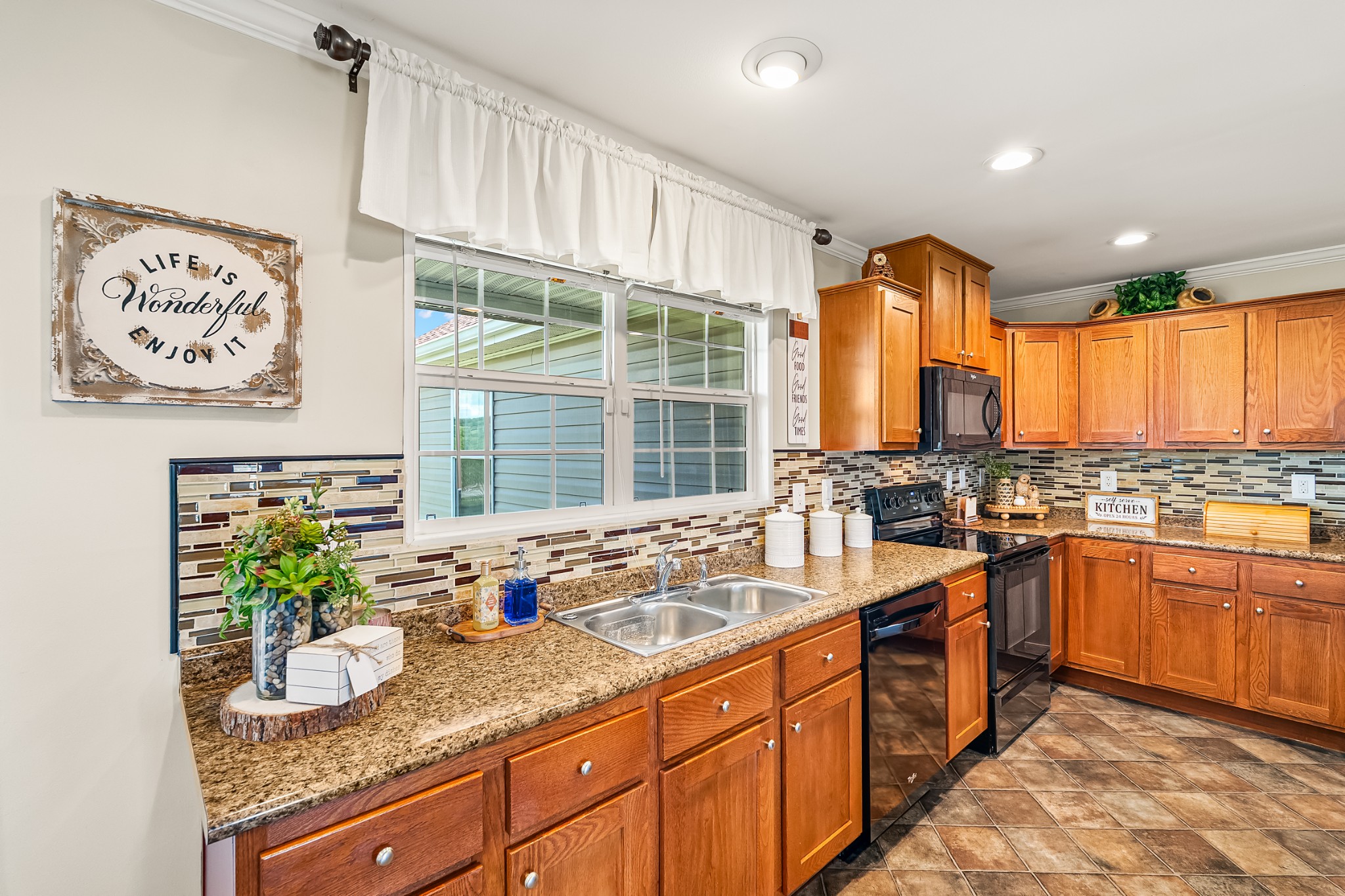 1011 Mccormick Xing Property Photo 14