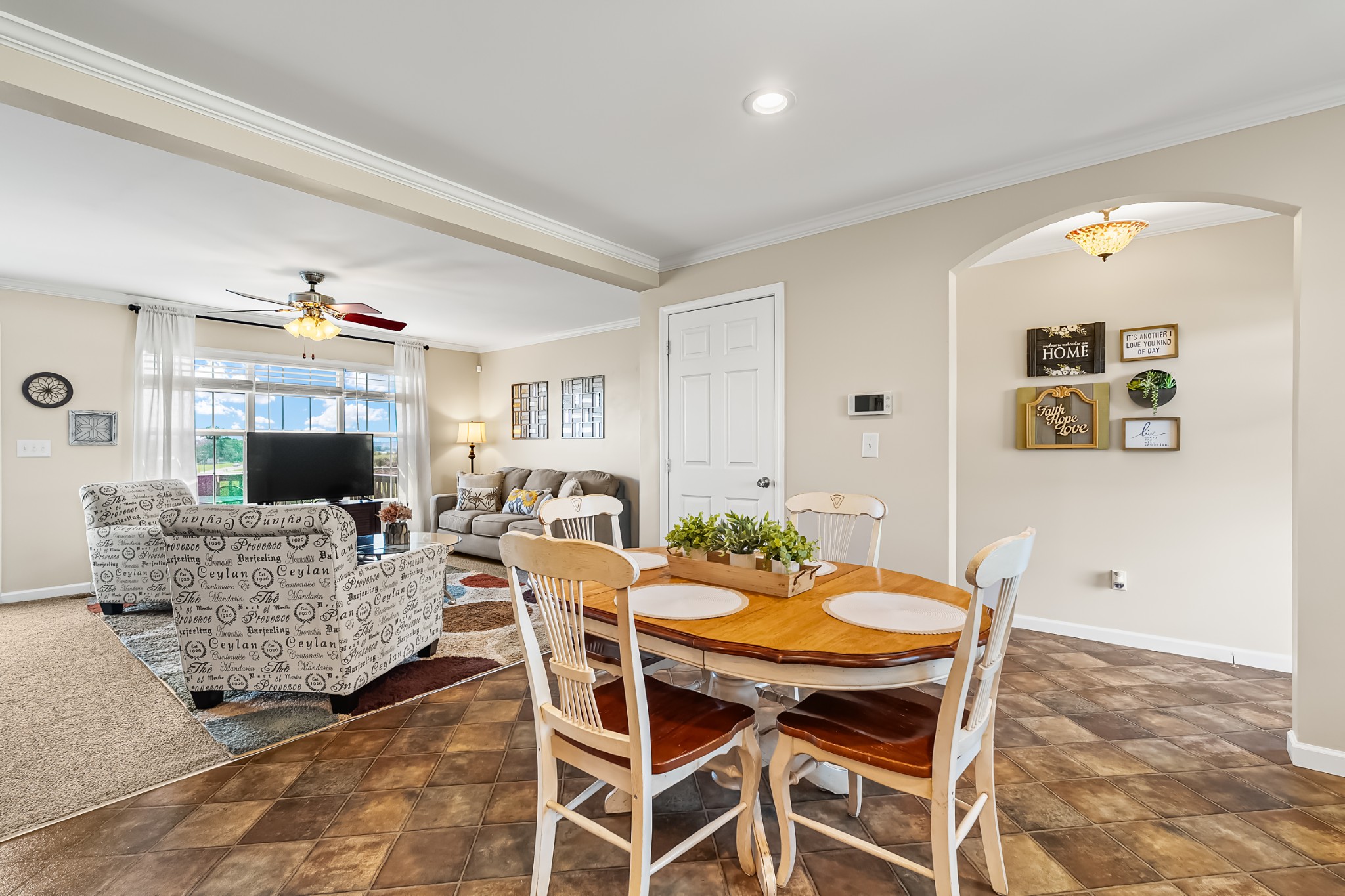 1011 Mccormick Xing Property Photo 17