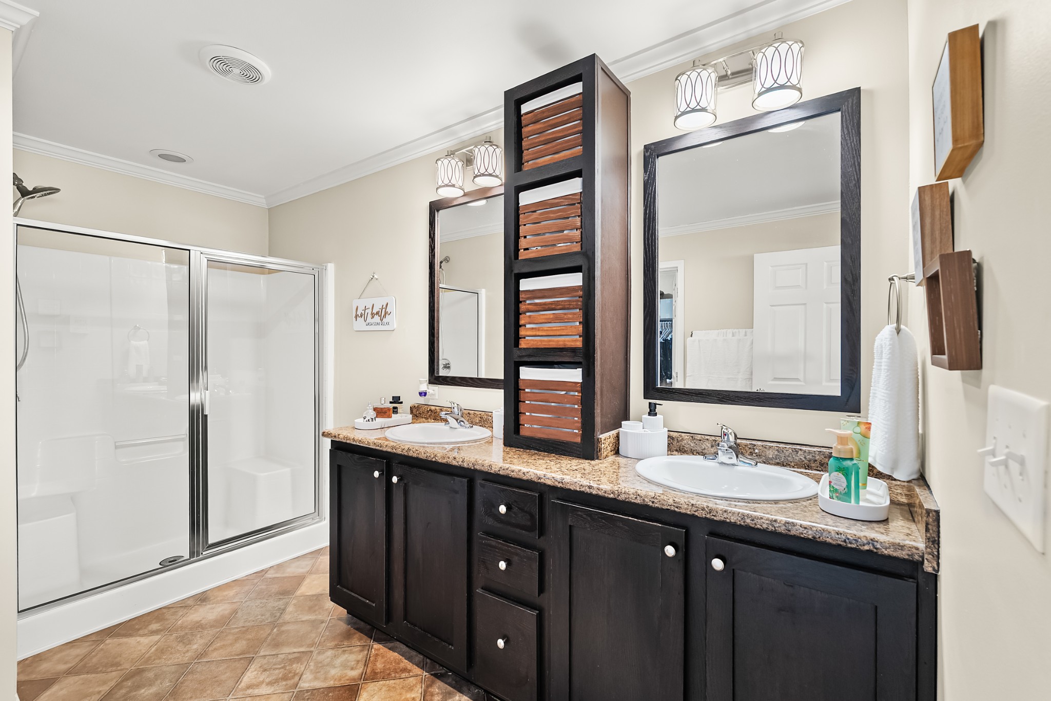1011 Mccormick Xing Property Photo 22