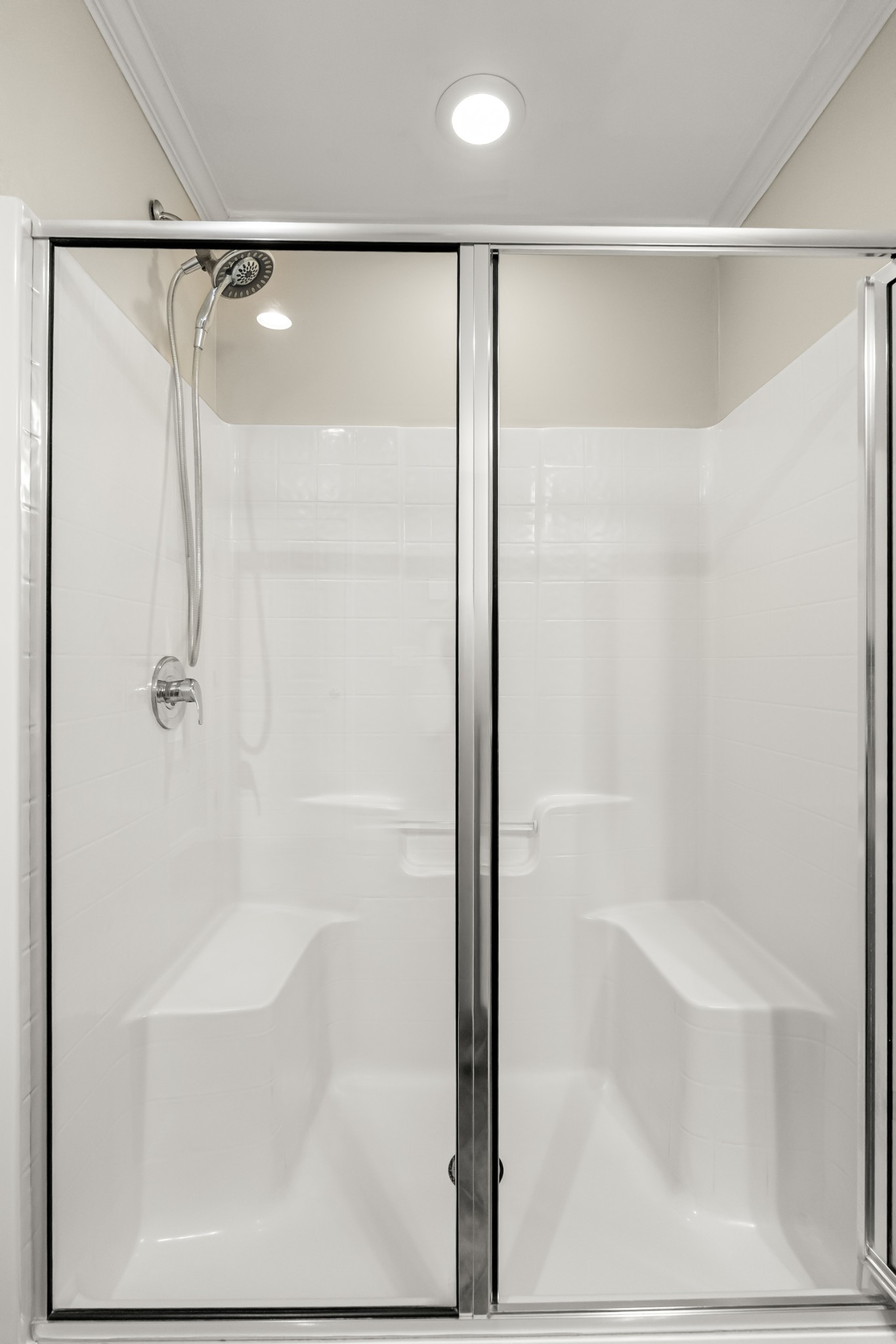 1011 Mccormick Xing Property Photo 23
