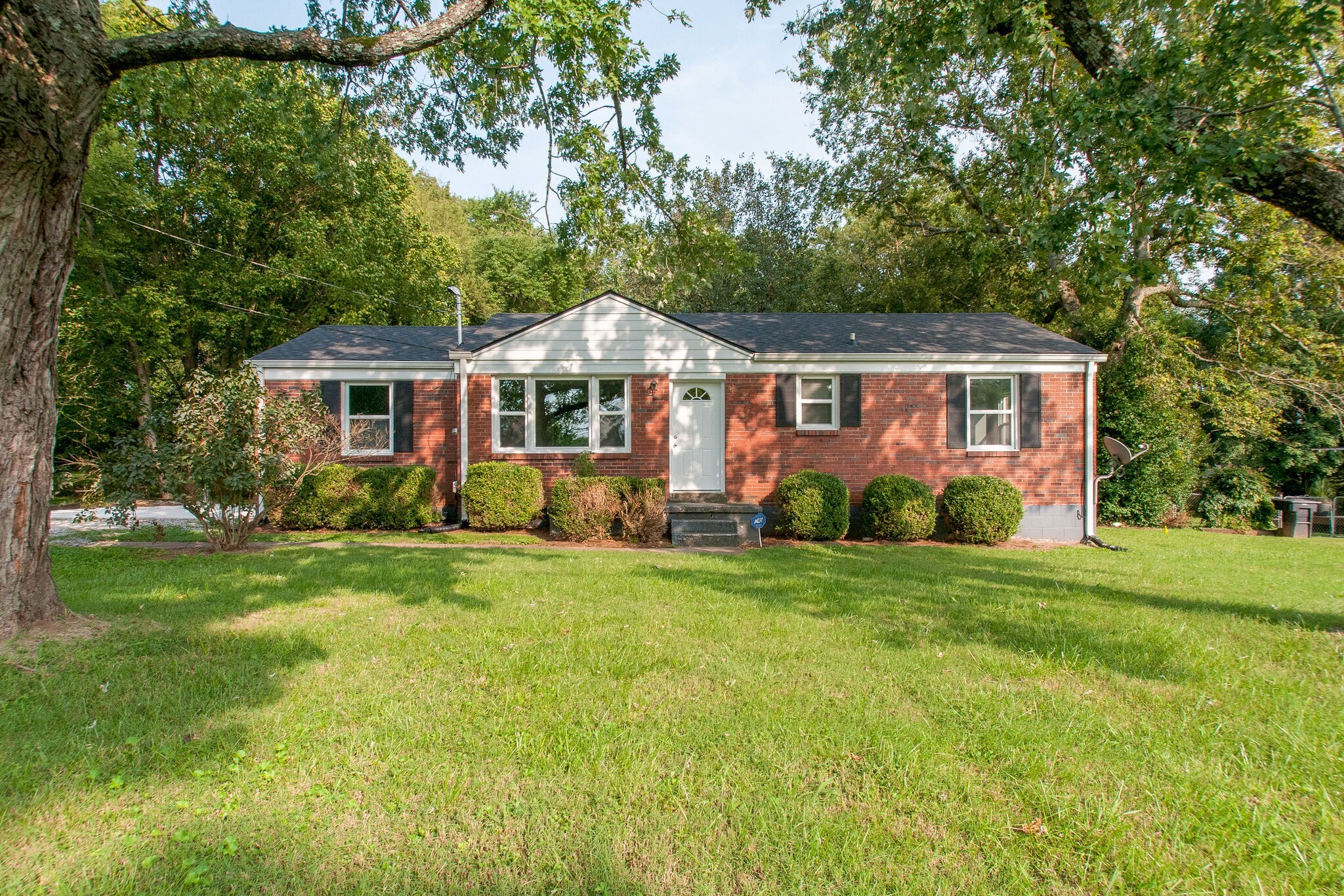 212 Chestnut Ln Property Photo 1