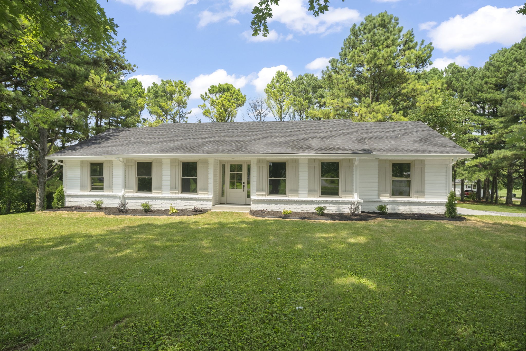5670 Lakeview Rd Property Photo 1